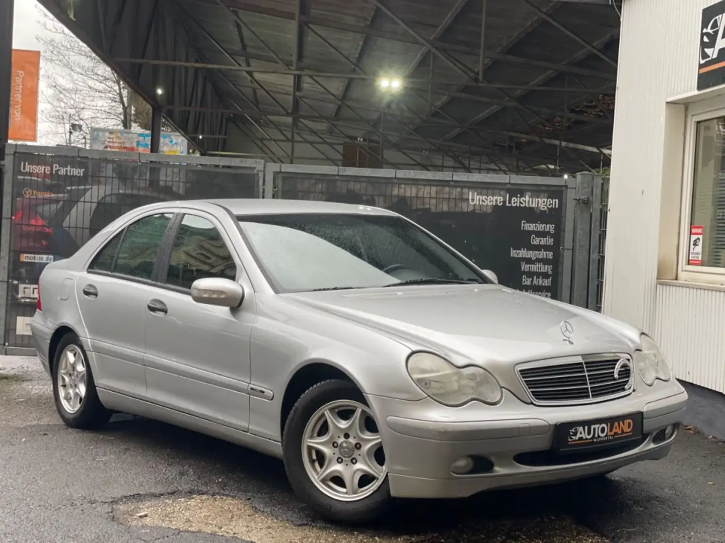Mercedes-Benz C 180 Classic*NUR 134TKM*Automatik*Navi*Klima* Srebrny - 1