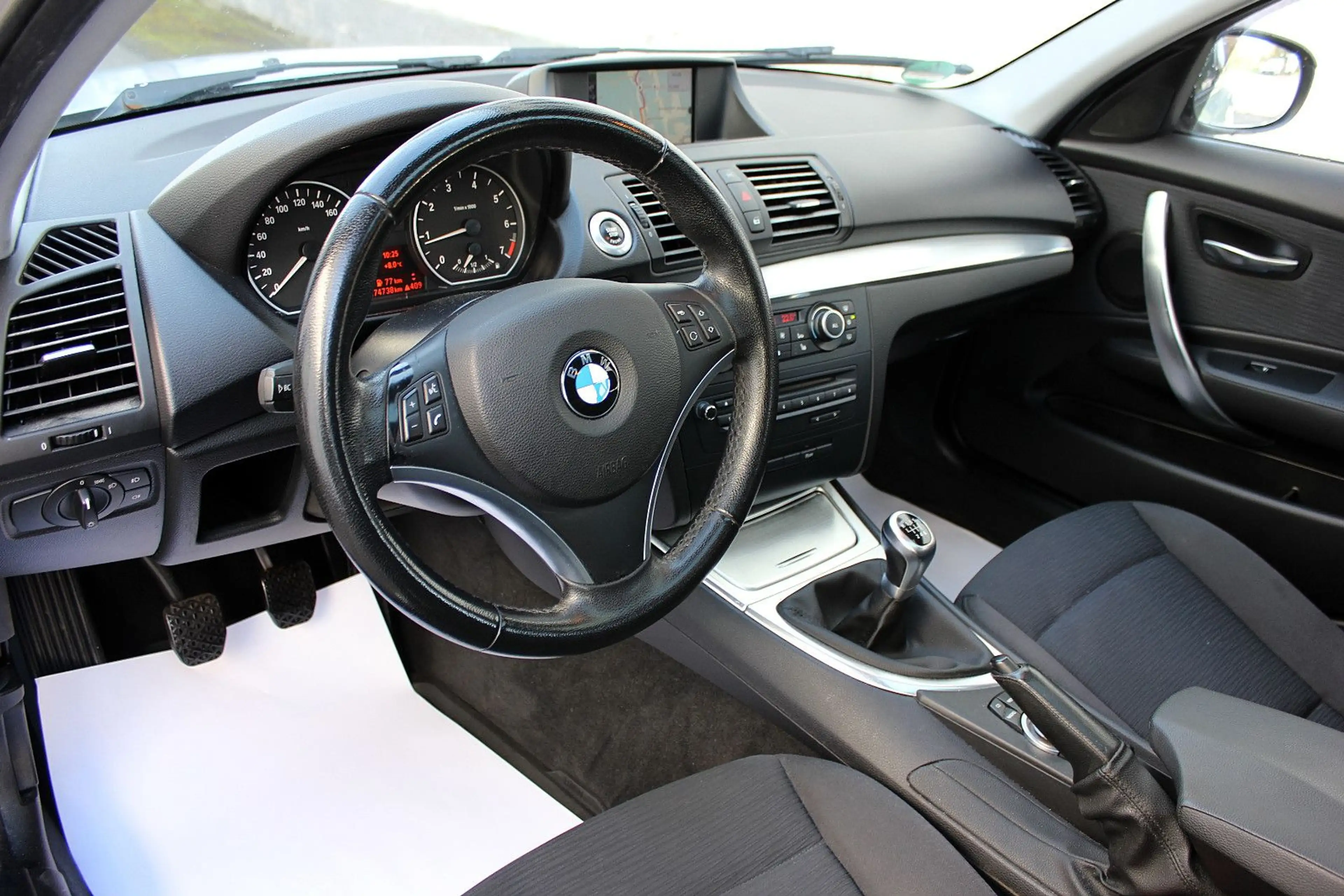 BMW 118 i NAVI XENON ABGAS 18" M FELGEN — photo 10