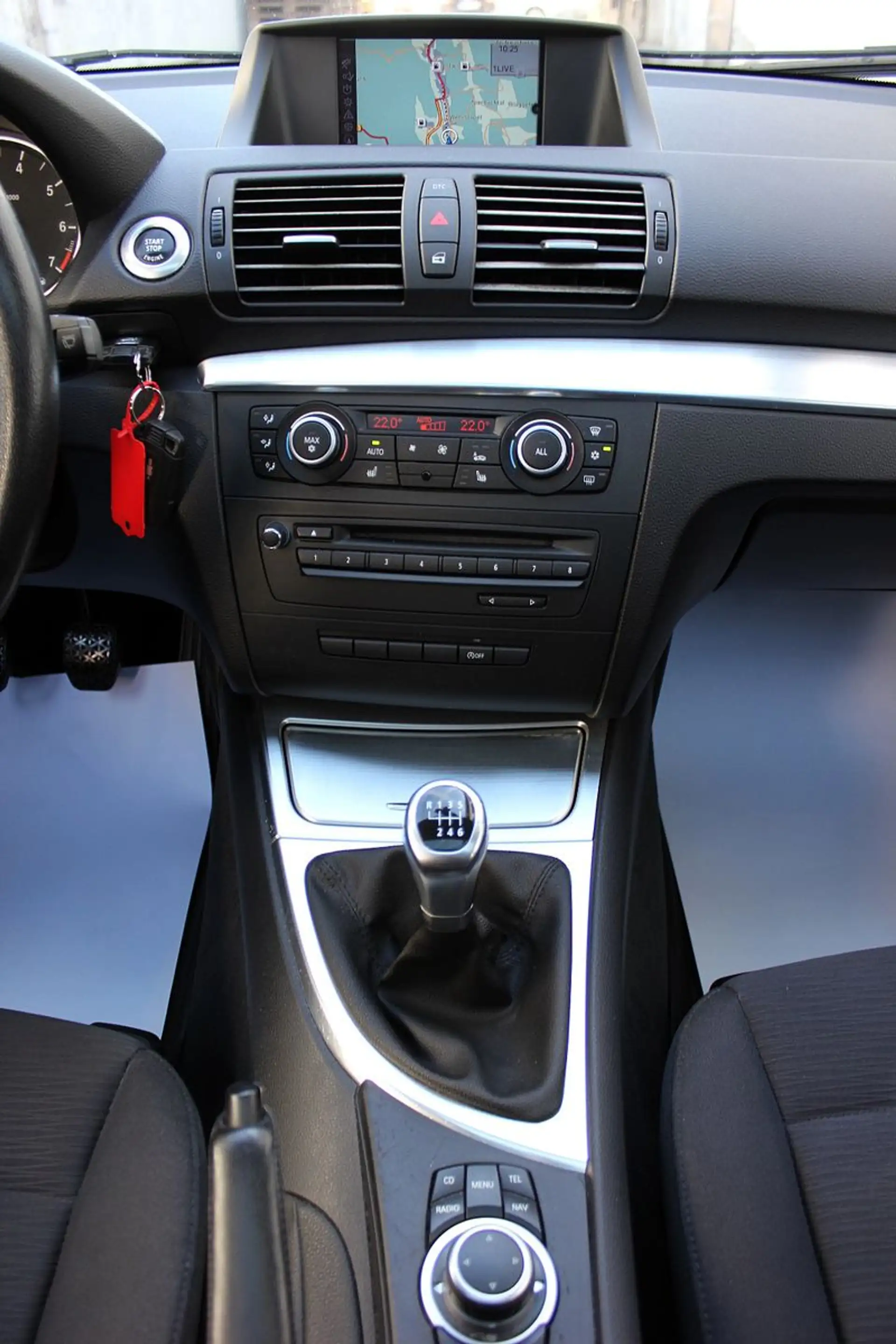 BMW 118 i NAVI XENON ABGAS 18" M FELGEN — photo 14