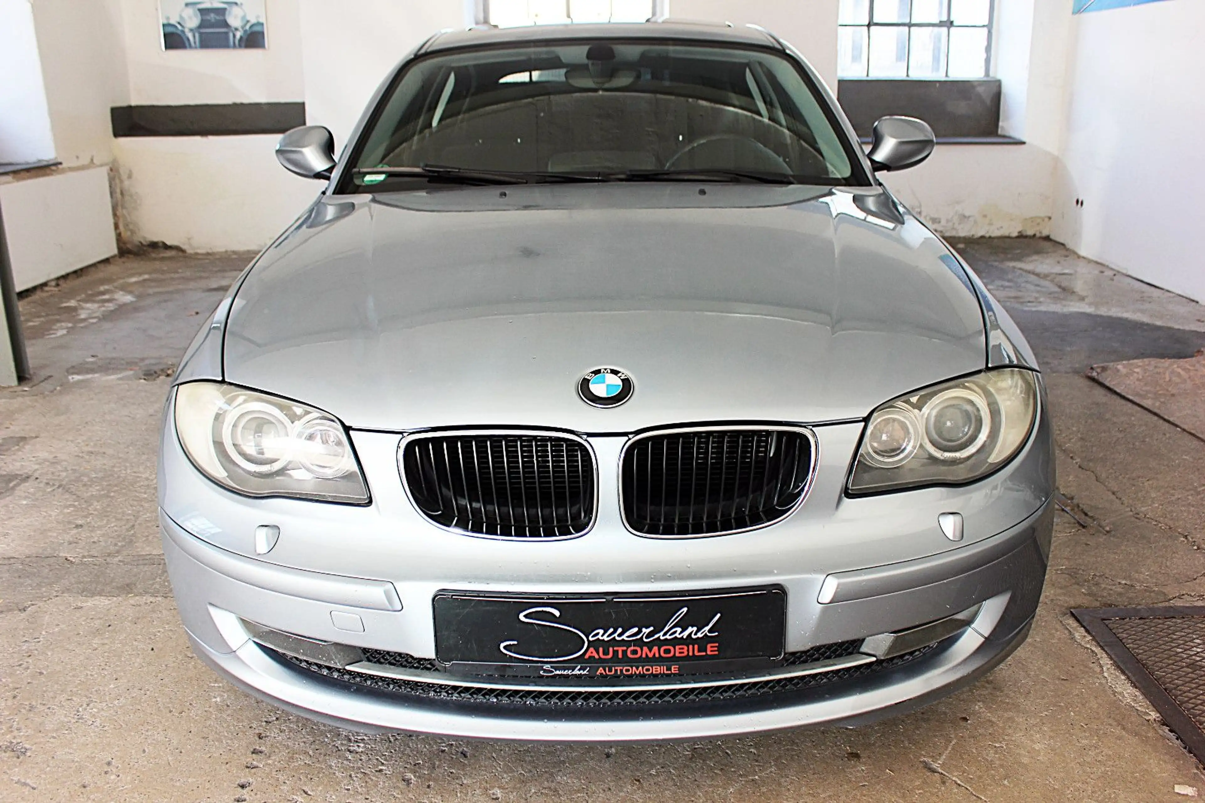BMW 118 i NAVI XENON ABGAS 18" M FELGEN — photo 2