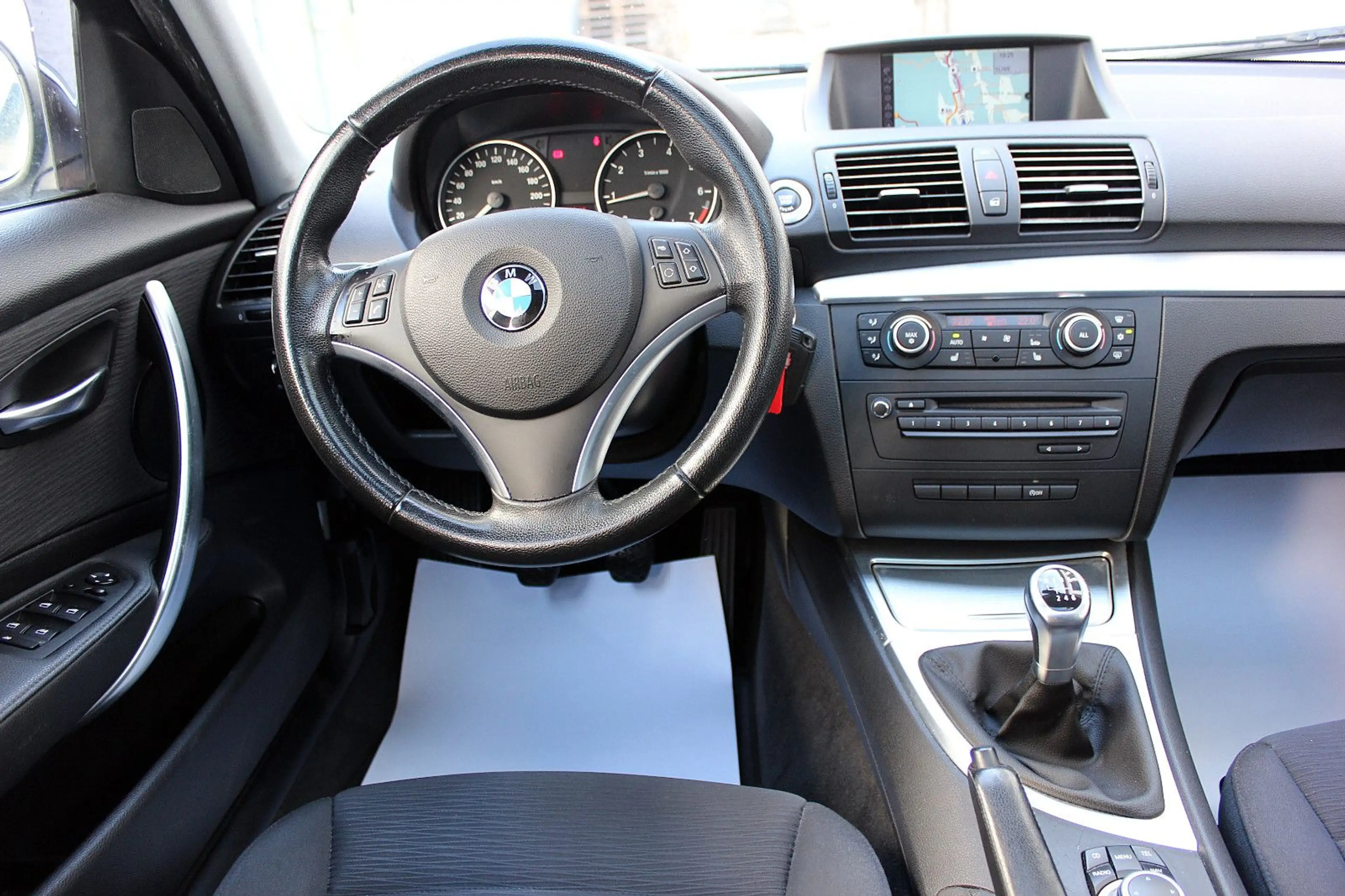 BMW 118 i NAVI XENON ABGAS 18" M FELGEN — photo 13