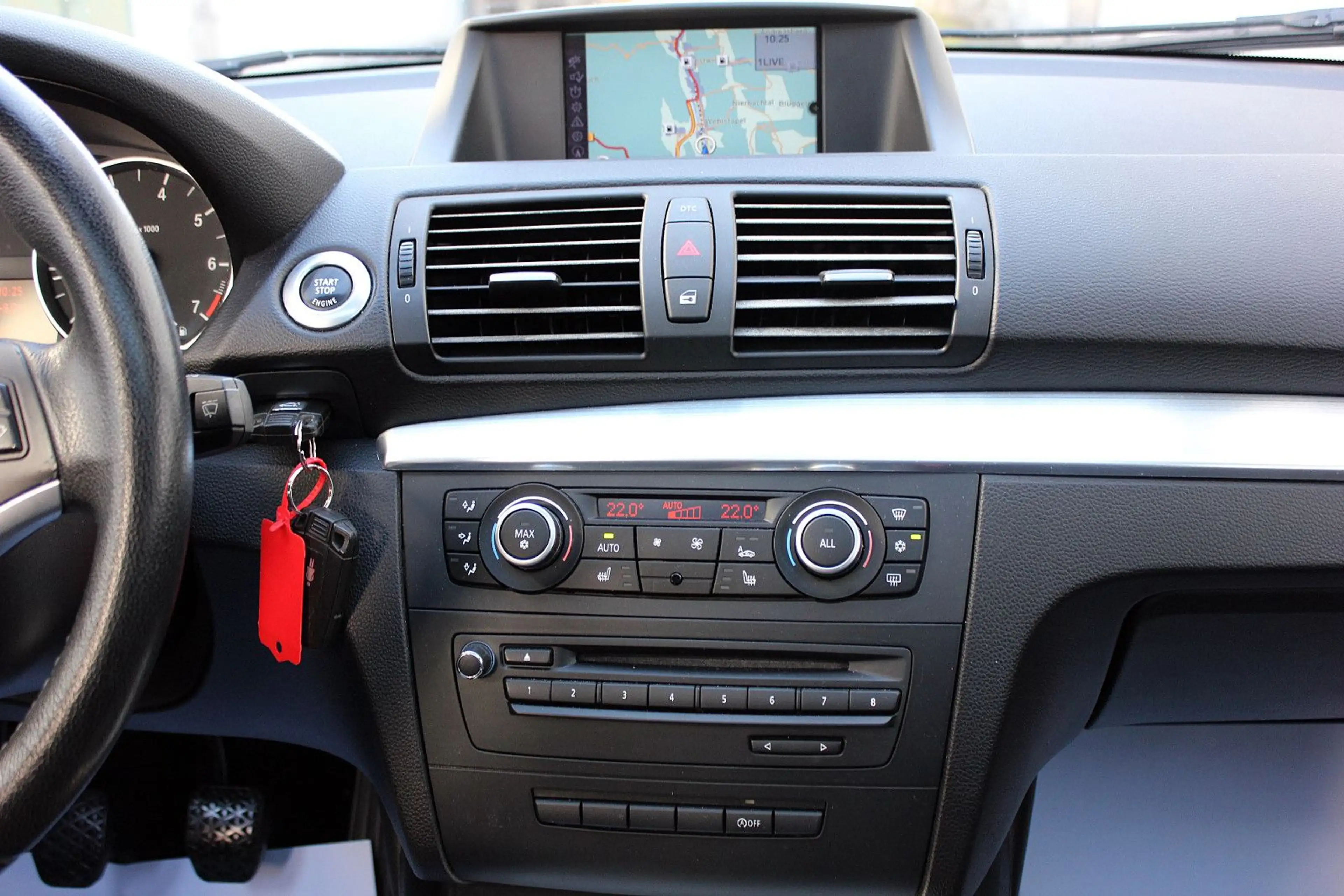 BMW 118 i NAVI XENON ABGAS 18" M FELGEN — photo 15