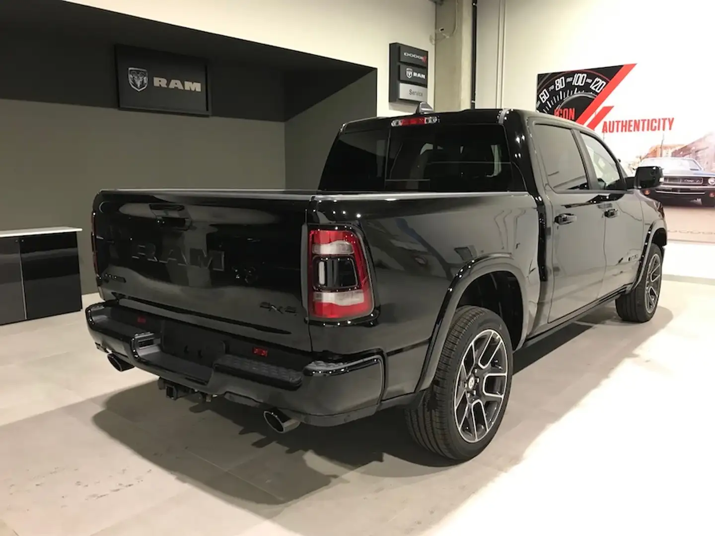 Dodge RAM 1500 LARAMIE NIGHT BLACK FULL OPT / GPL Zwart - 2