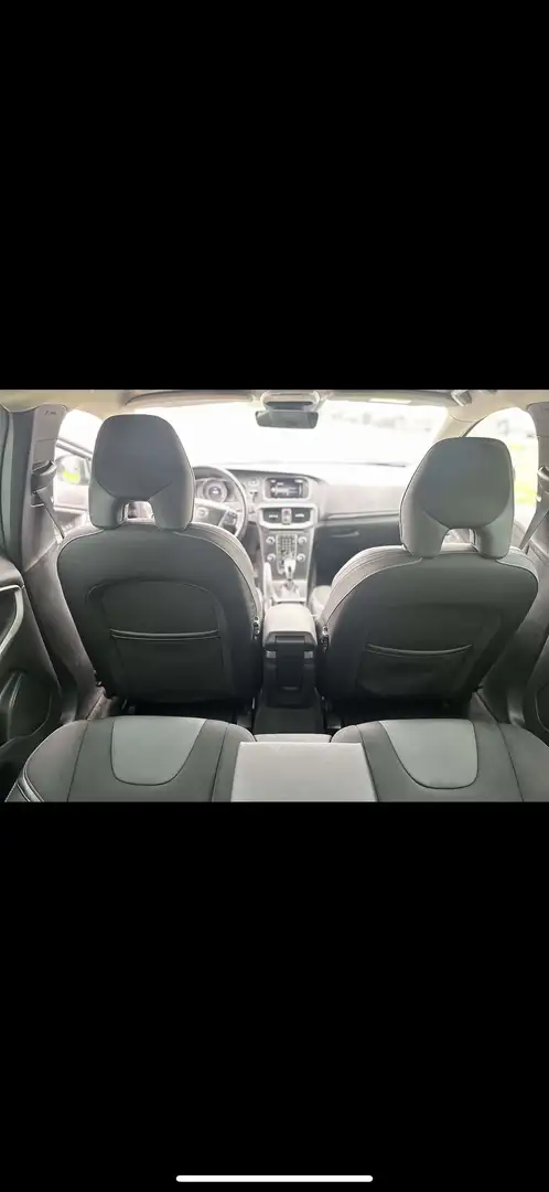 Volvo V40 2.0 D2 Momentum Geartronic - 1