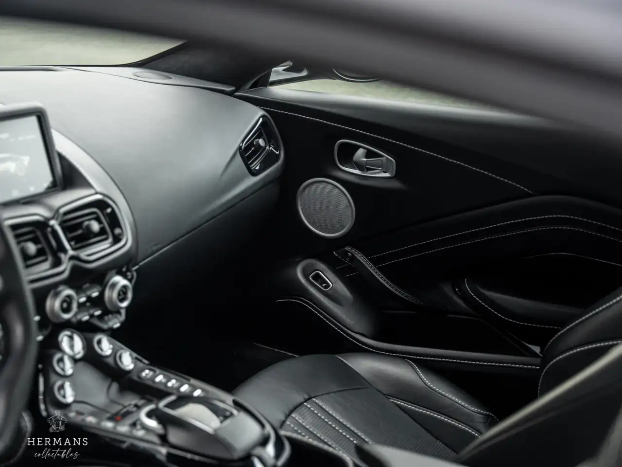 Aston Martin Vantage — photo 20 sur 35