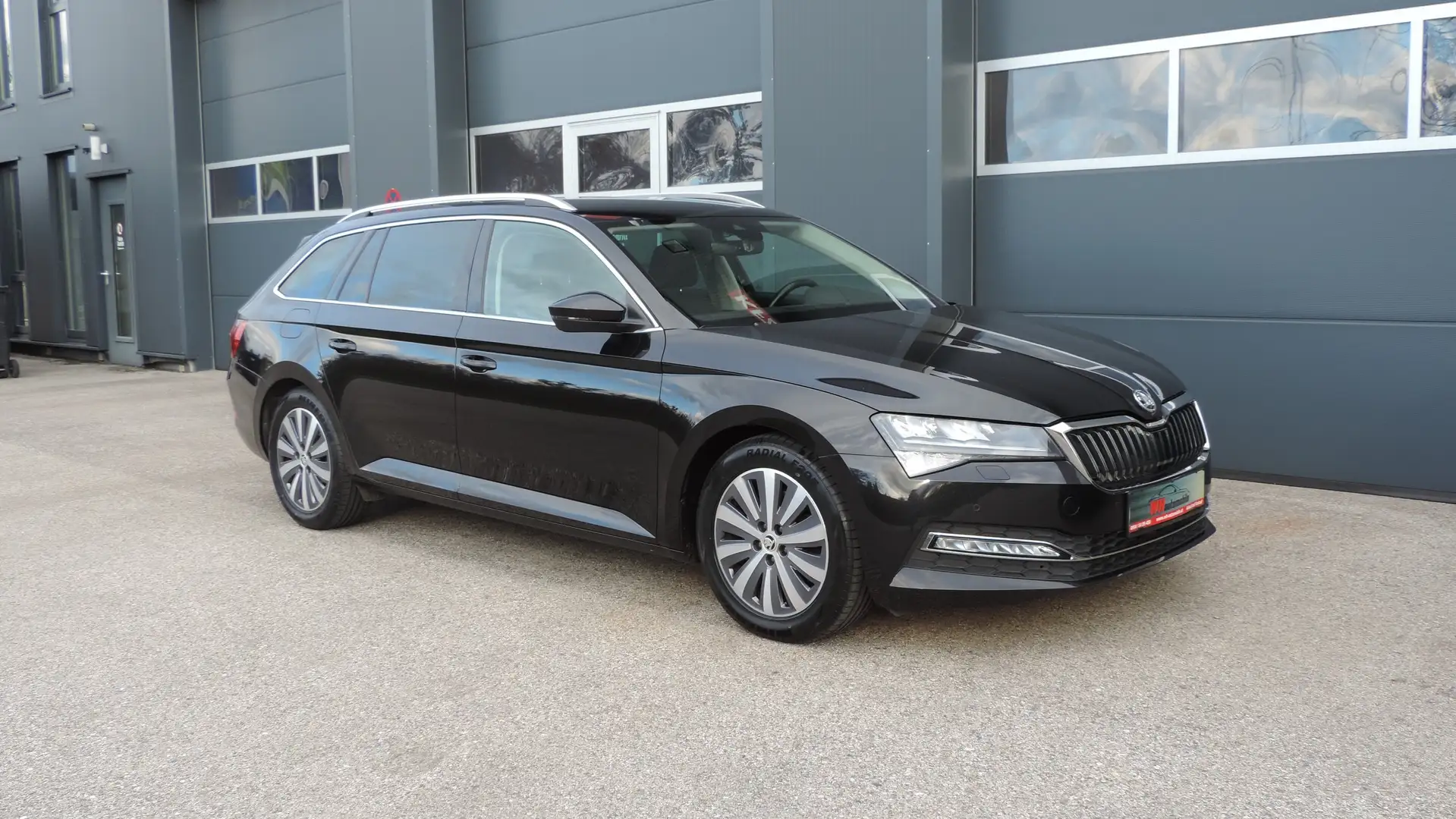 Skoda Superb Superb Kombi 2,0 TDI Style DSG / 1.Besitz / Schwarz - 2