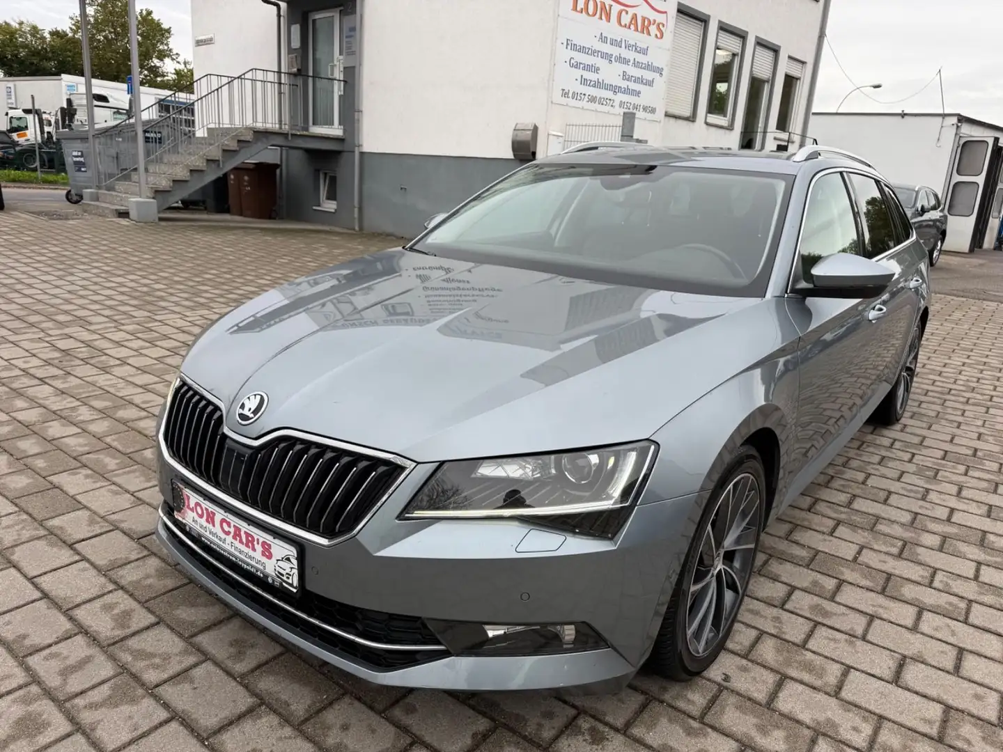 Skoda Superb Combi L&K/Navi/LED/Kamera/Leder/TOP Gris - 1