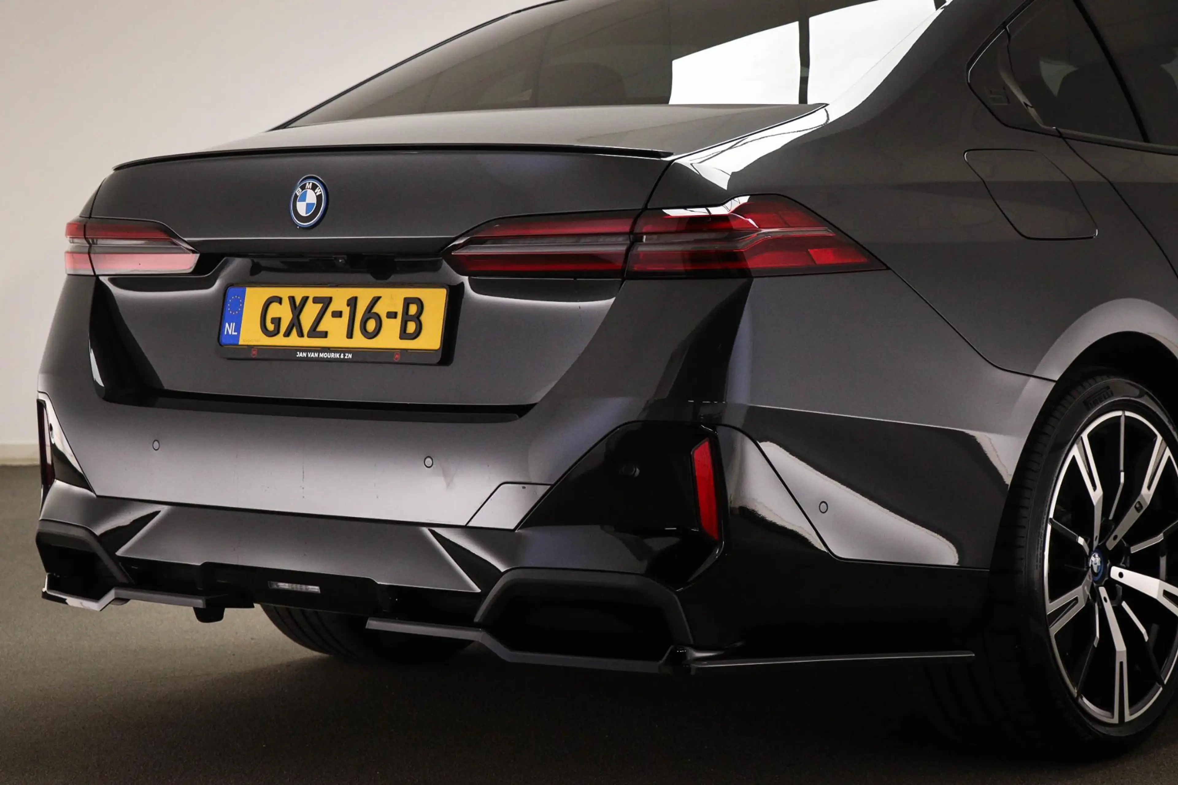 BMW 550 5-serie 550e xDrive | HEAD UP | BOWER & WILKINS | — photo 30
