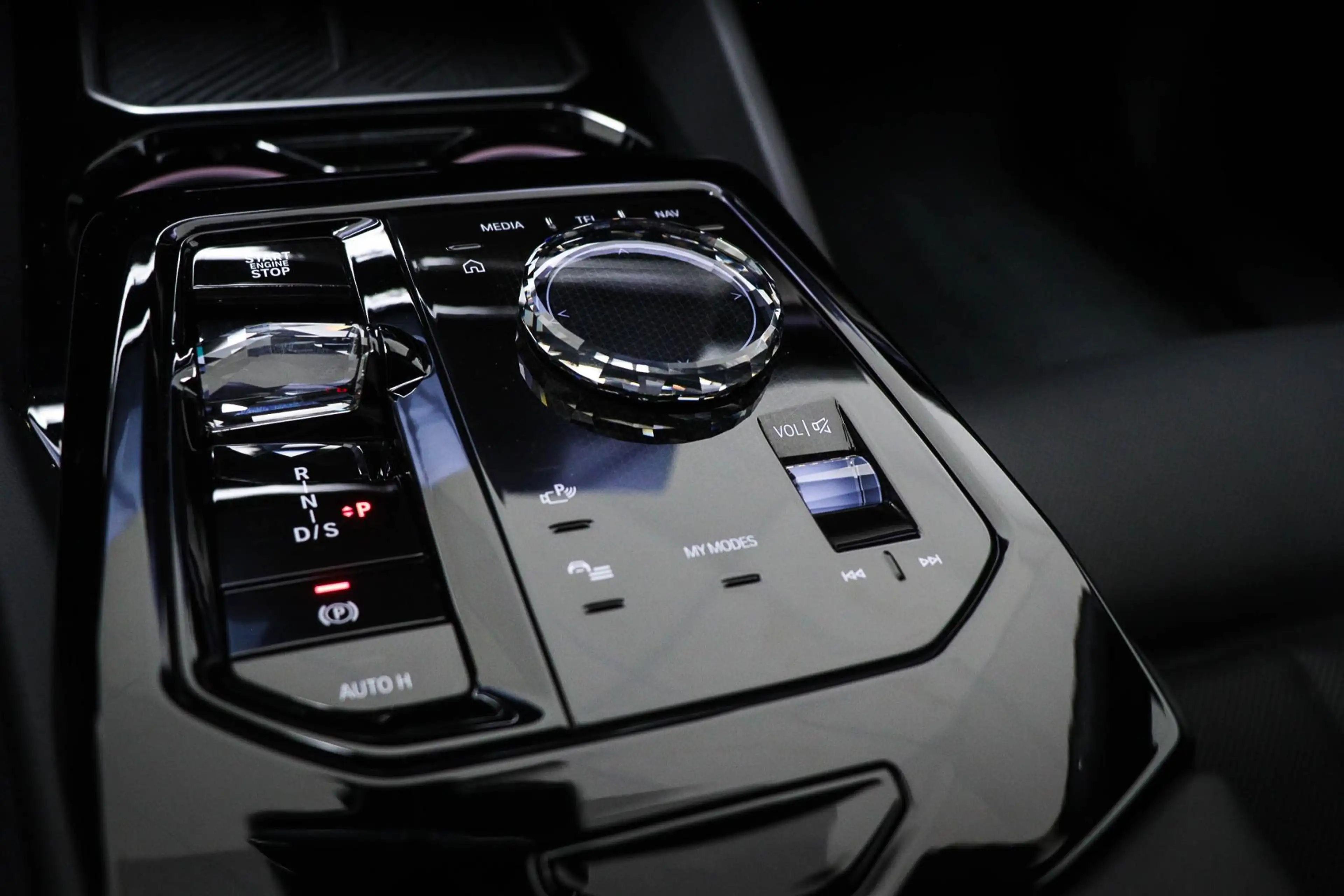 BMW 550 5-serie 550e xDrive | HEAD UP | BOWER & WILKINS | — photo 44