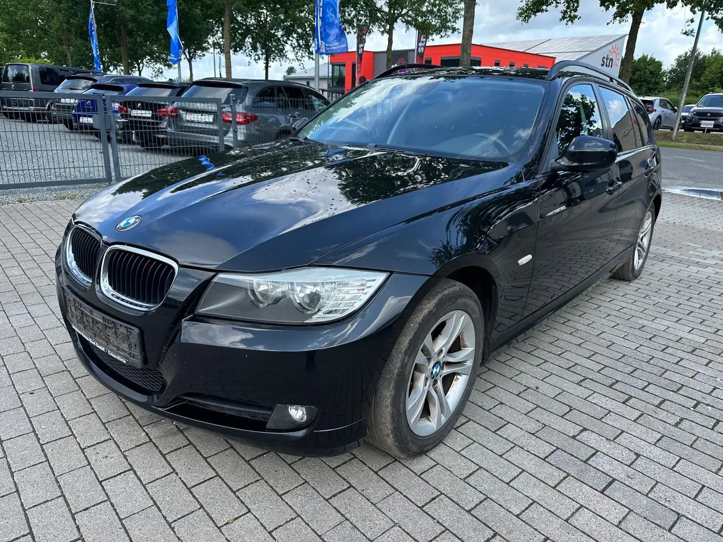 BMW 318 d Touring Comfort Tempomat Start/Stop PDC Schwarz - 1