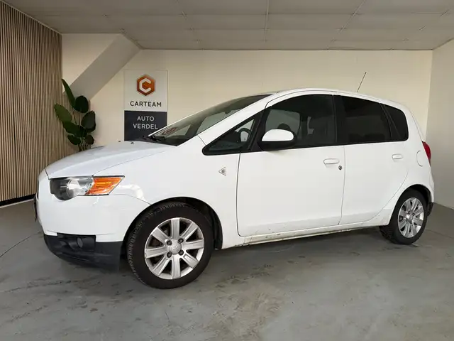 Mitsubishi Colt view 4