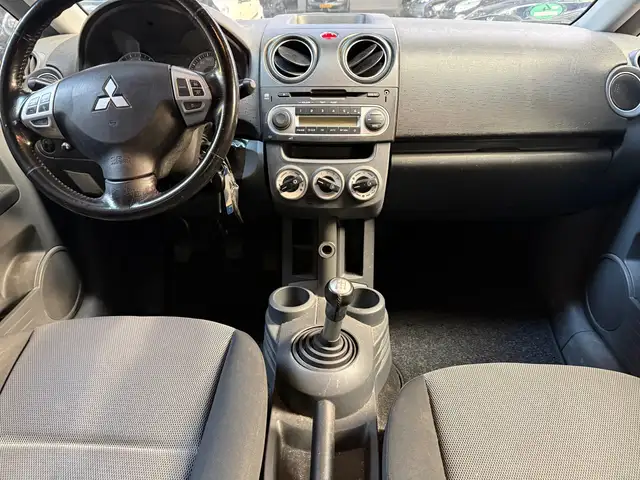 Mitsubishi Colt view 15