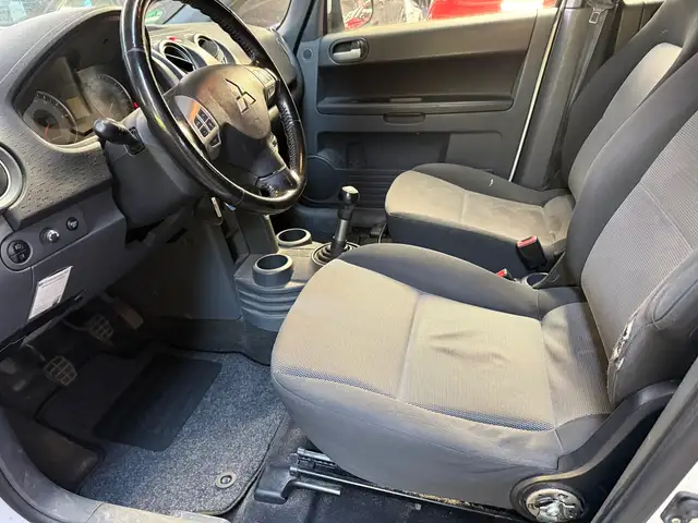 Mitsubishi Colt view 12