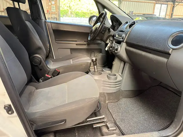 Mitsubishi Colt view 13