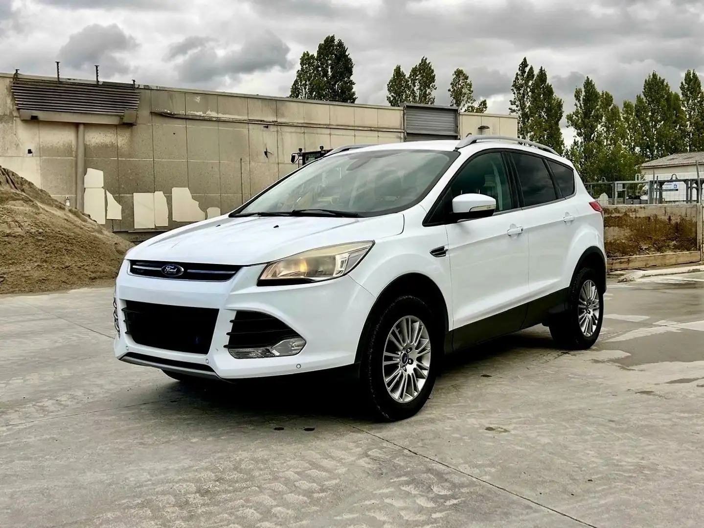 Ford Kuga 2.0 TDCI 140CH FAP TITANIUM 4X4 POWERSHIFT Weiß - 1