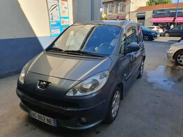Peugeot 1007 view 2