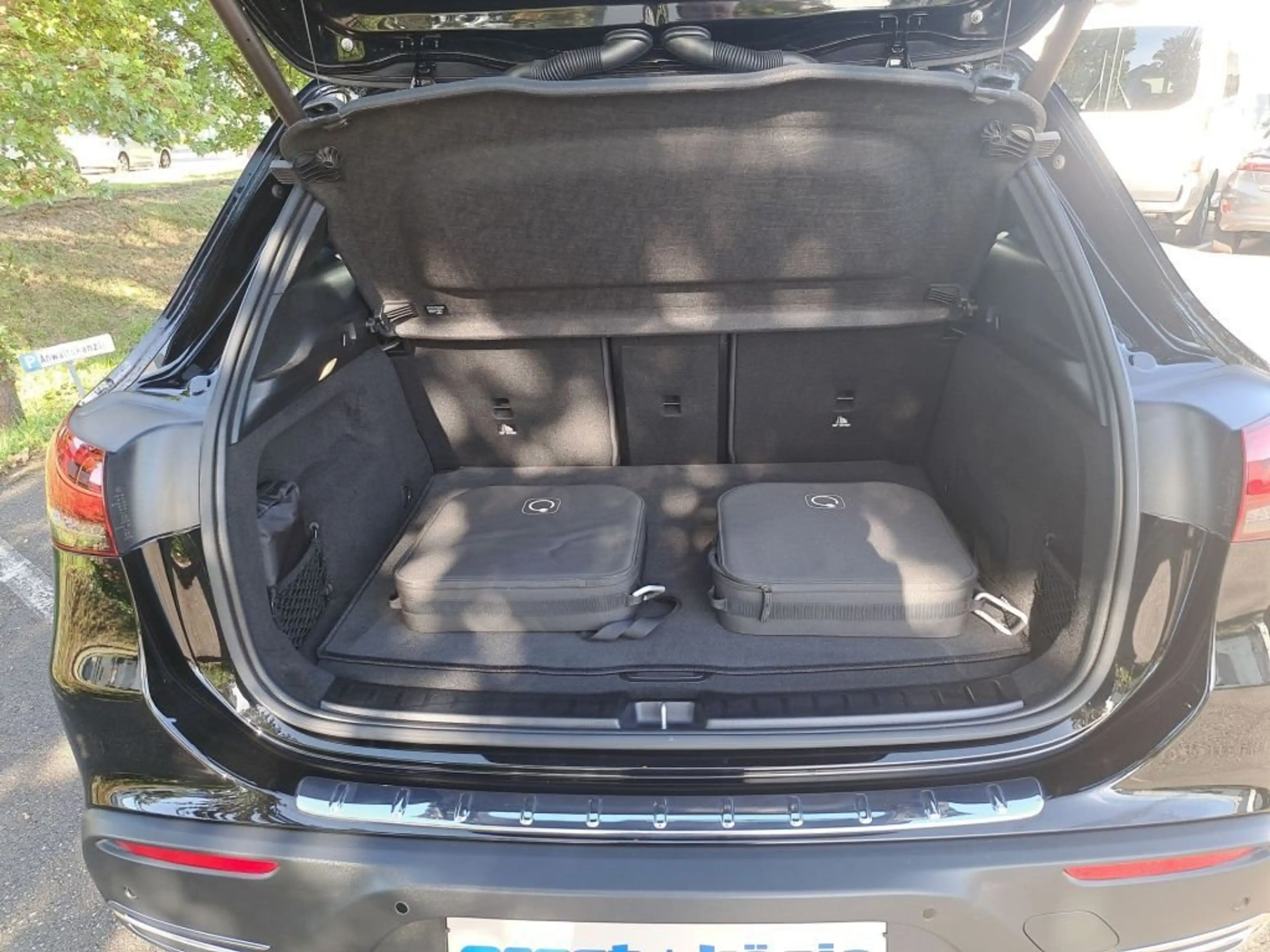 Mercedes-Benz EQA 250 Progressive — photo 10