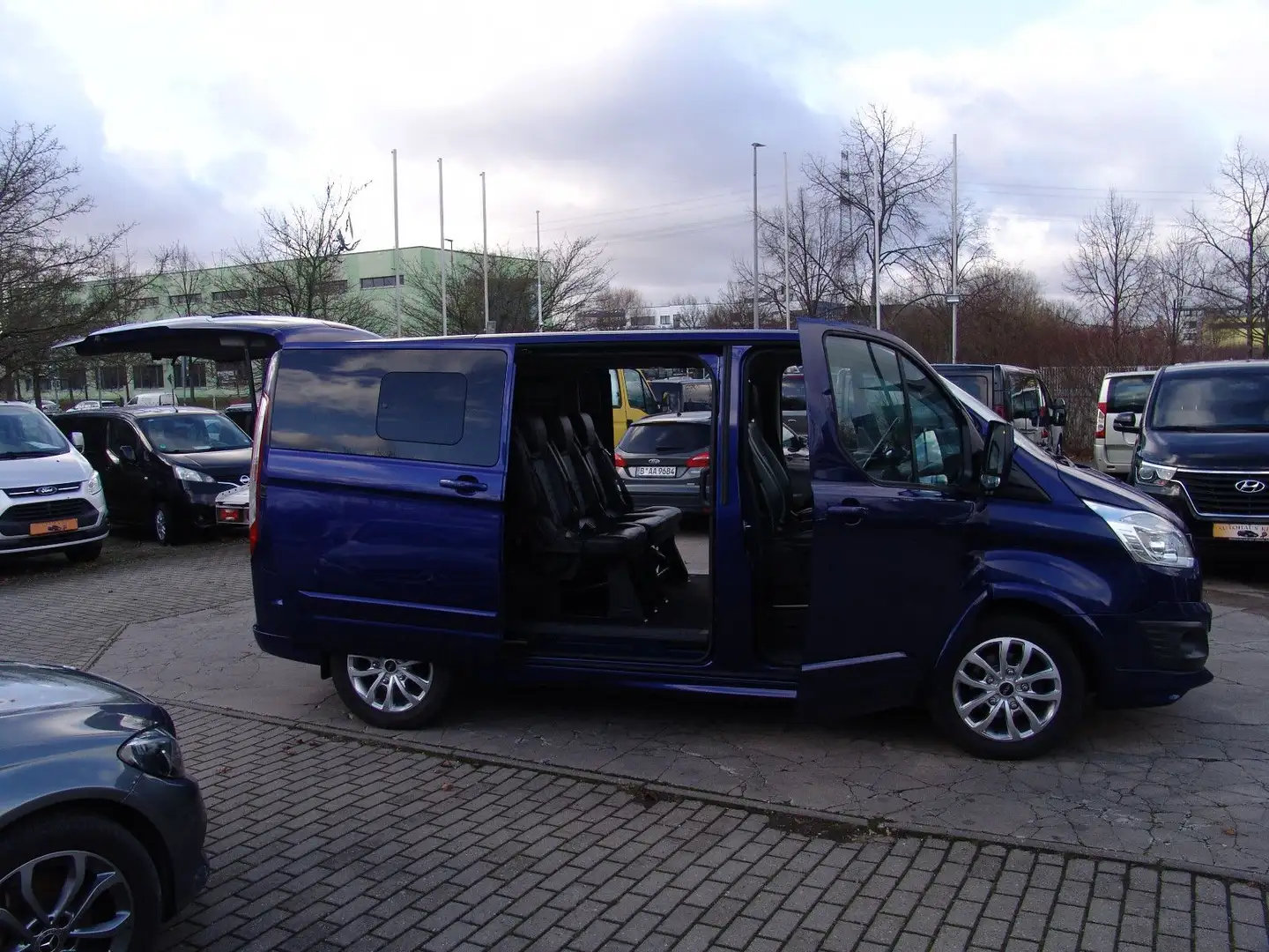 Ford Tourneo Custom Titanium Sport-Autom/NAVI/T-Leder Modrá - 2
