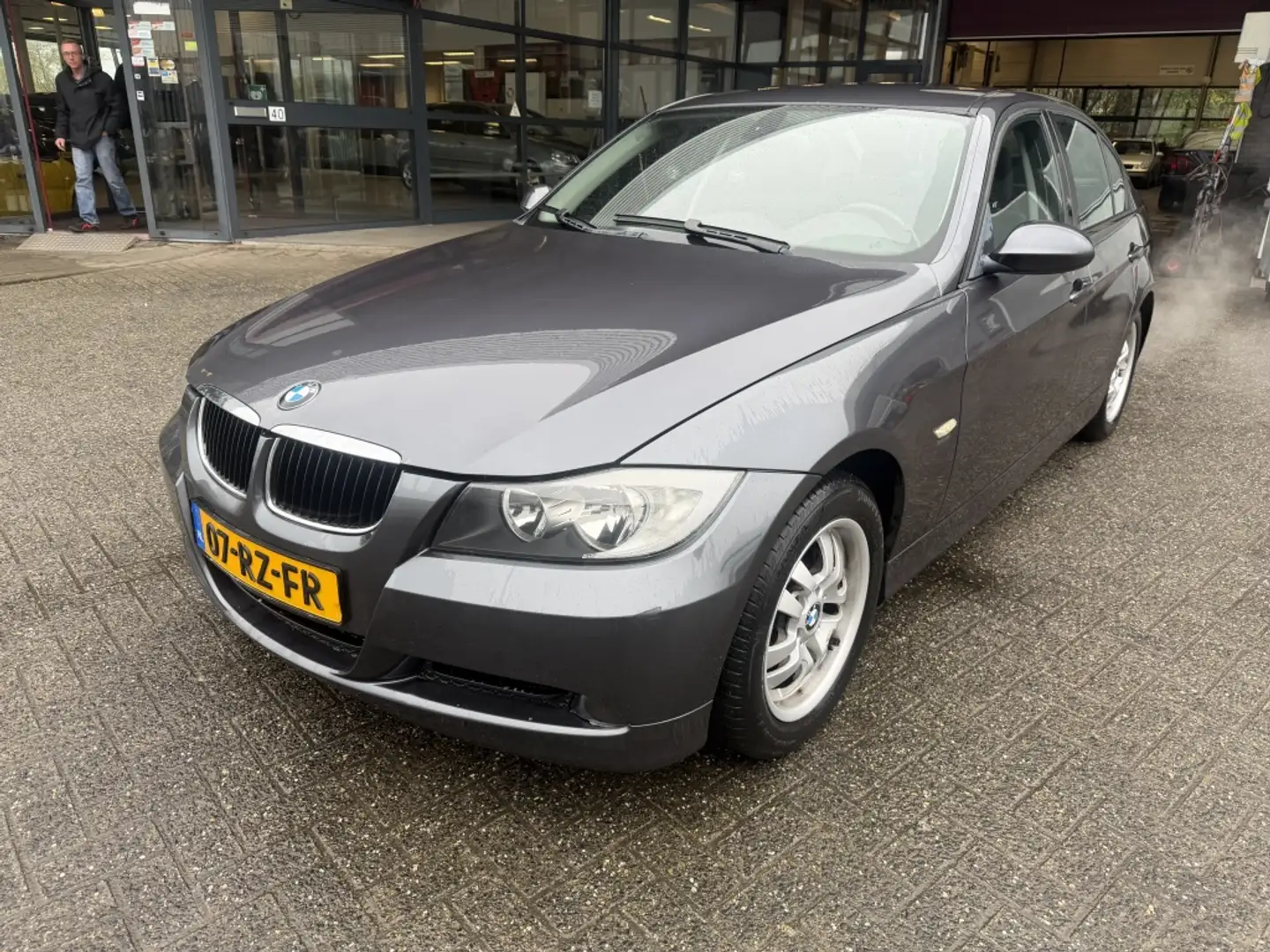 BMW 318 3-serie 318i Dynamic Exec. Grigio - 2
