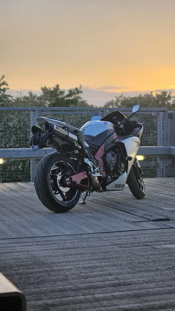 Yamaha YZF-R1 crossplane Bianco - 2