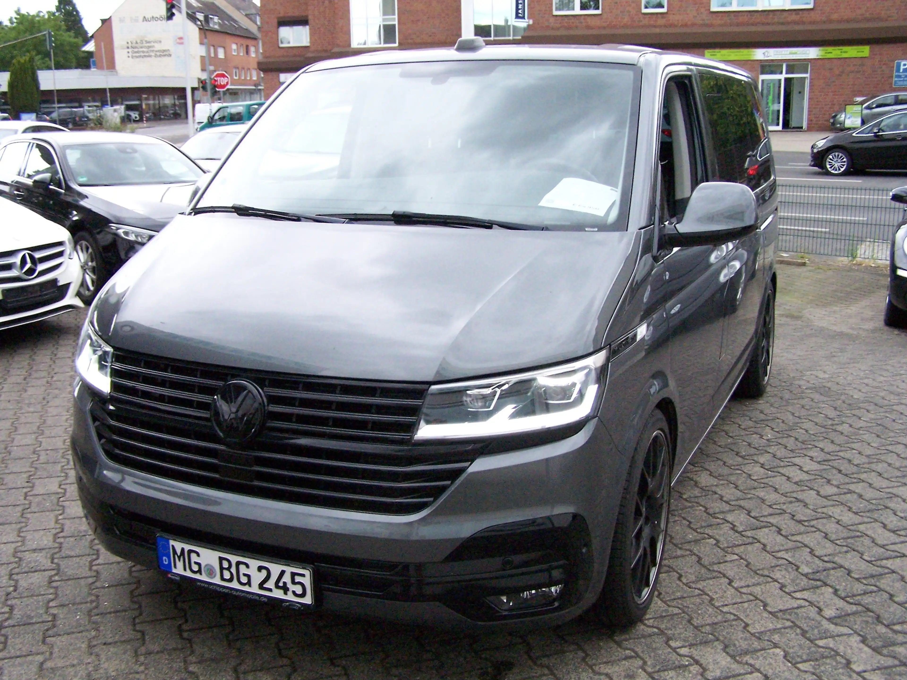 Volkswagen T6.1 Multivan Multivan Highline FWD — photo 2