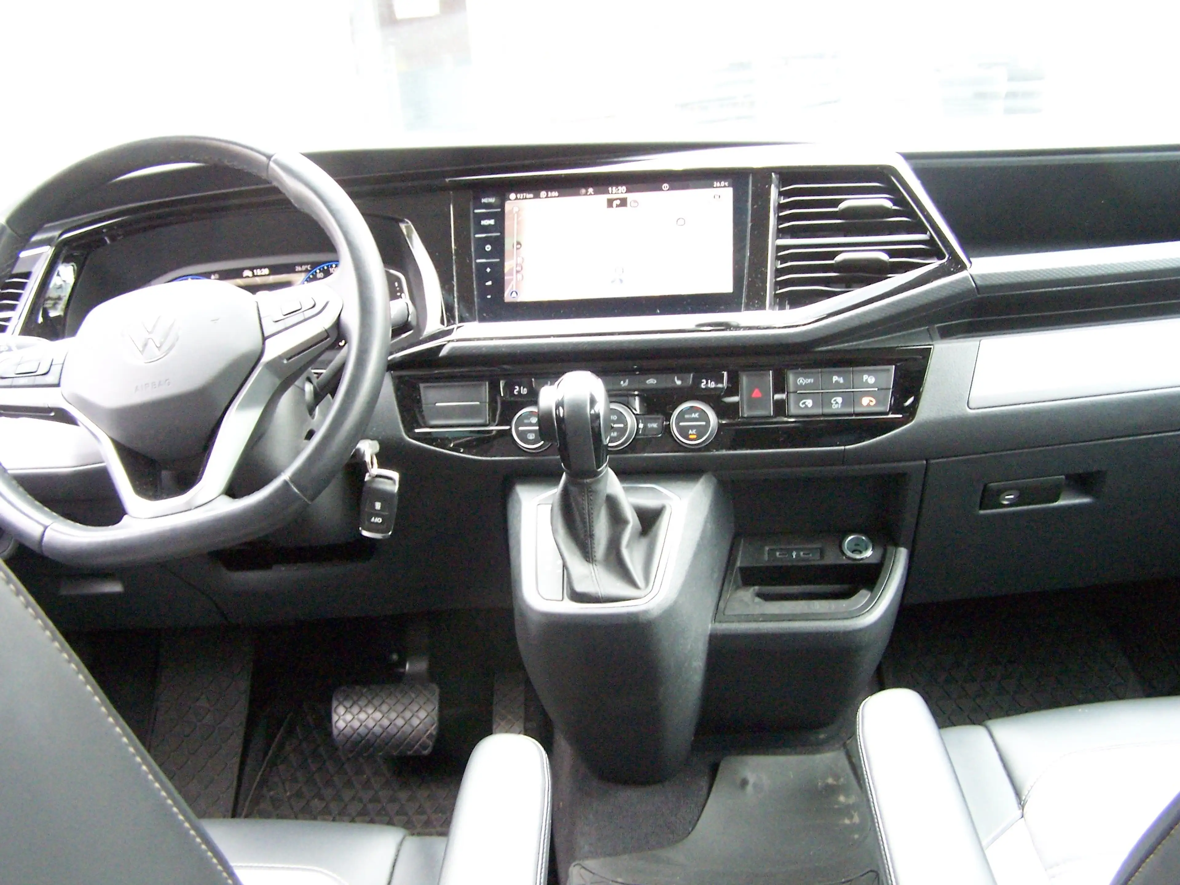 Volkswagen T6.1 Multivan Multivan Highline FWD — photo 7