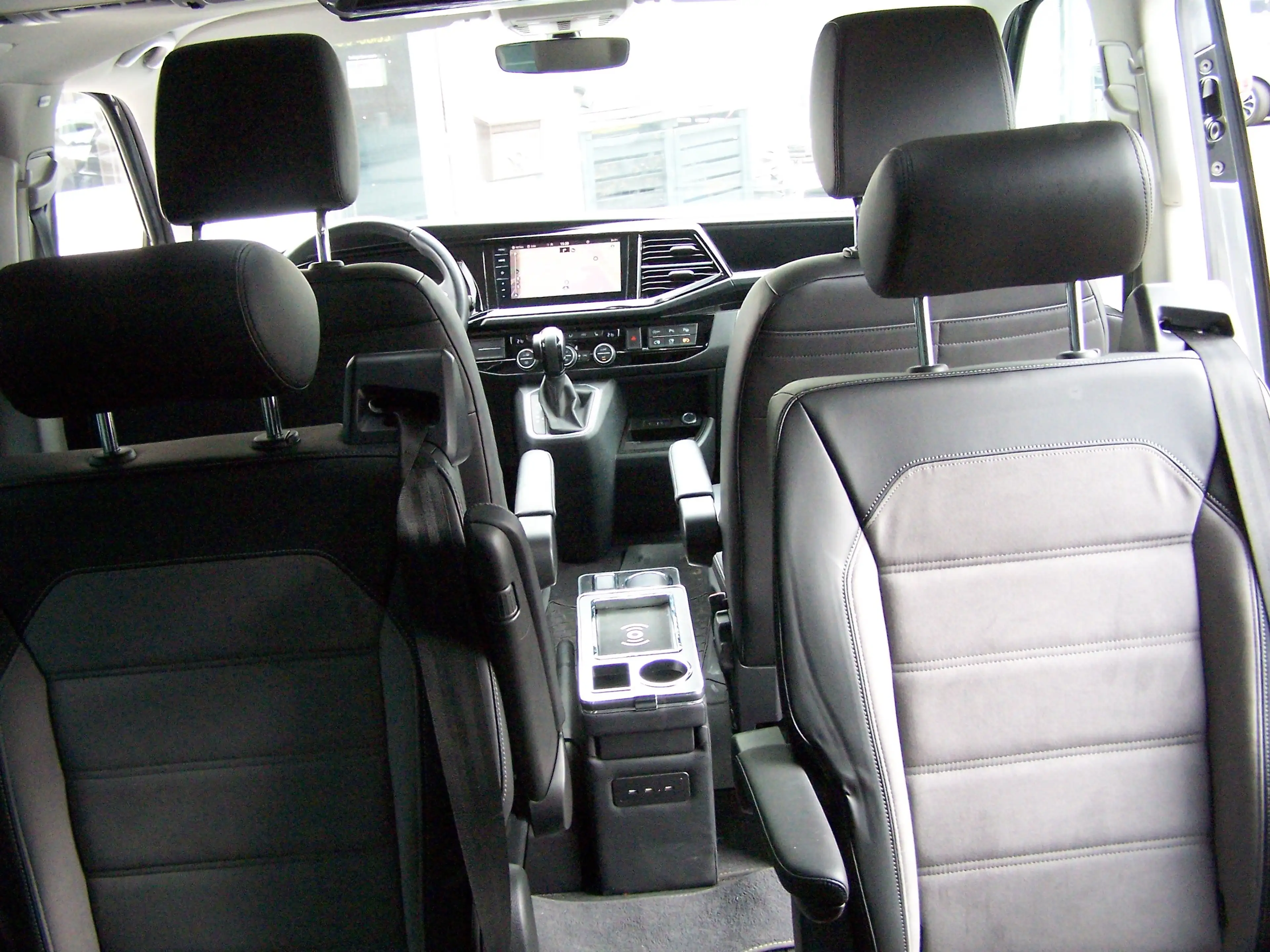 Volkswagen T6.1 Multivan Multivan Highline FWD — photo 6