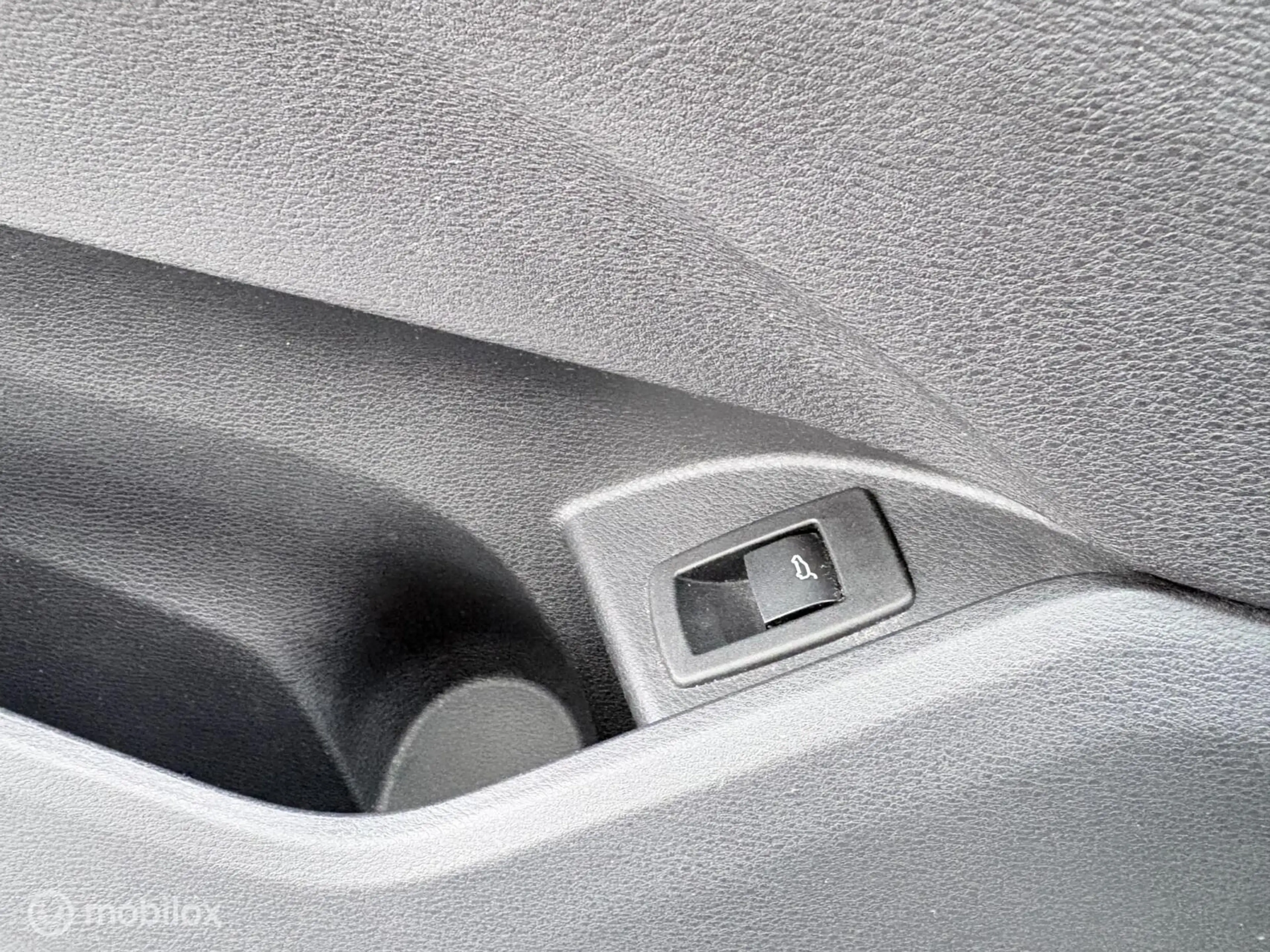 BMW X1 sDrive18i Centennial Executive | AUTOMAAT | TREKH. — photo 29