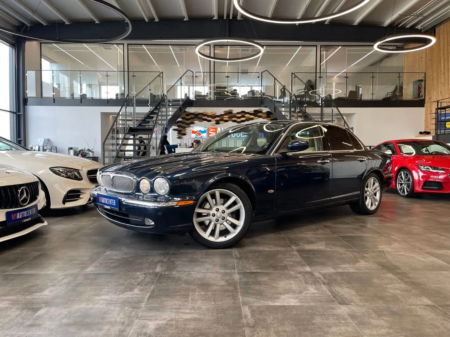 Jaguar XJ 2.7 D XJ6 Sovereign *Klima*Navi*PDC*Bluetooth Blau - 1