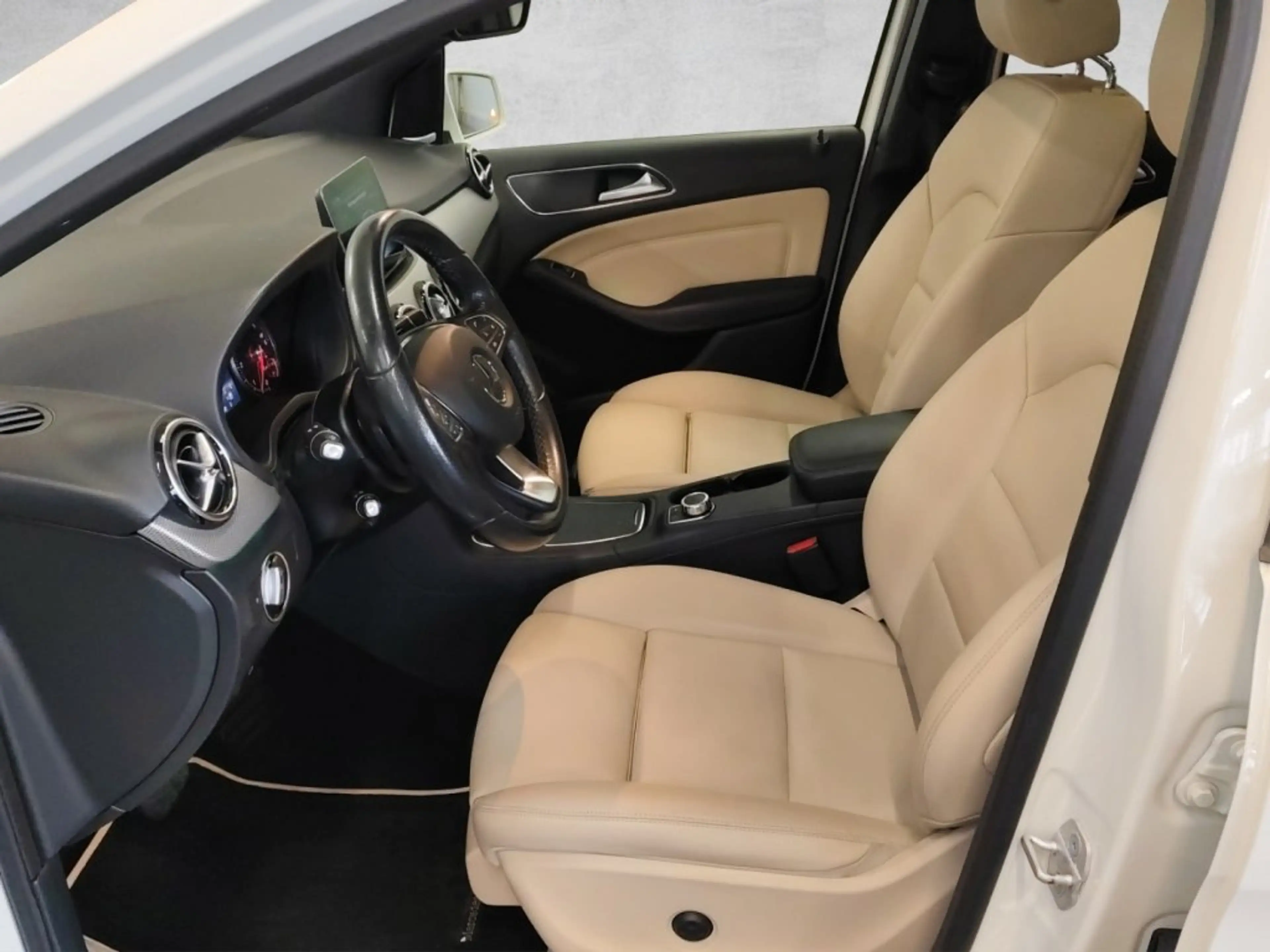 Mercedes-Benz B 200 Mercedes-Benz B200 d — photo 6