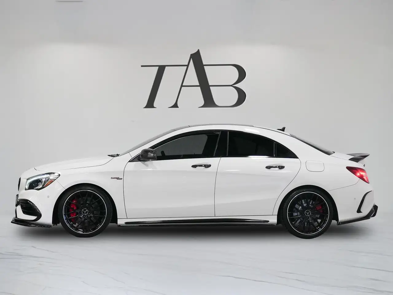Mercedes-Benz CLA снимка Mercedes-Benz CLA