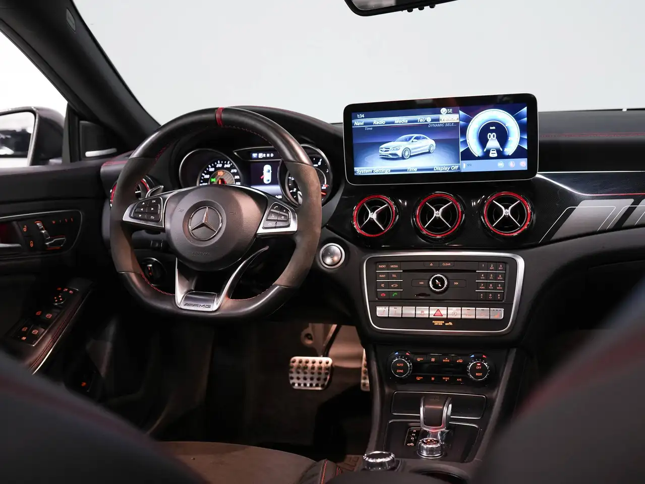 Mercedes-Benz CLA снимка Mercedes-Benz CLA