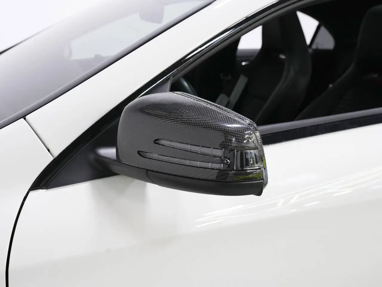 Mercedes-Benz CLA снимка Mercedes-Benz CLA