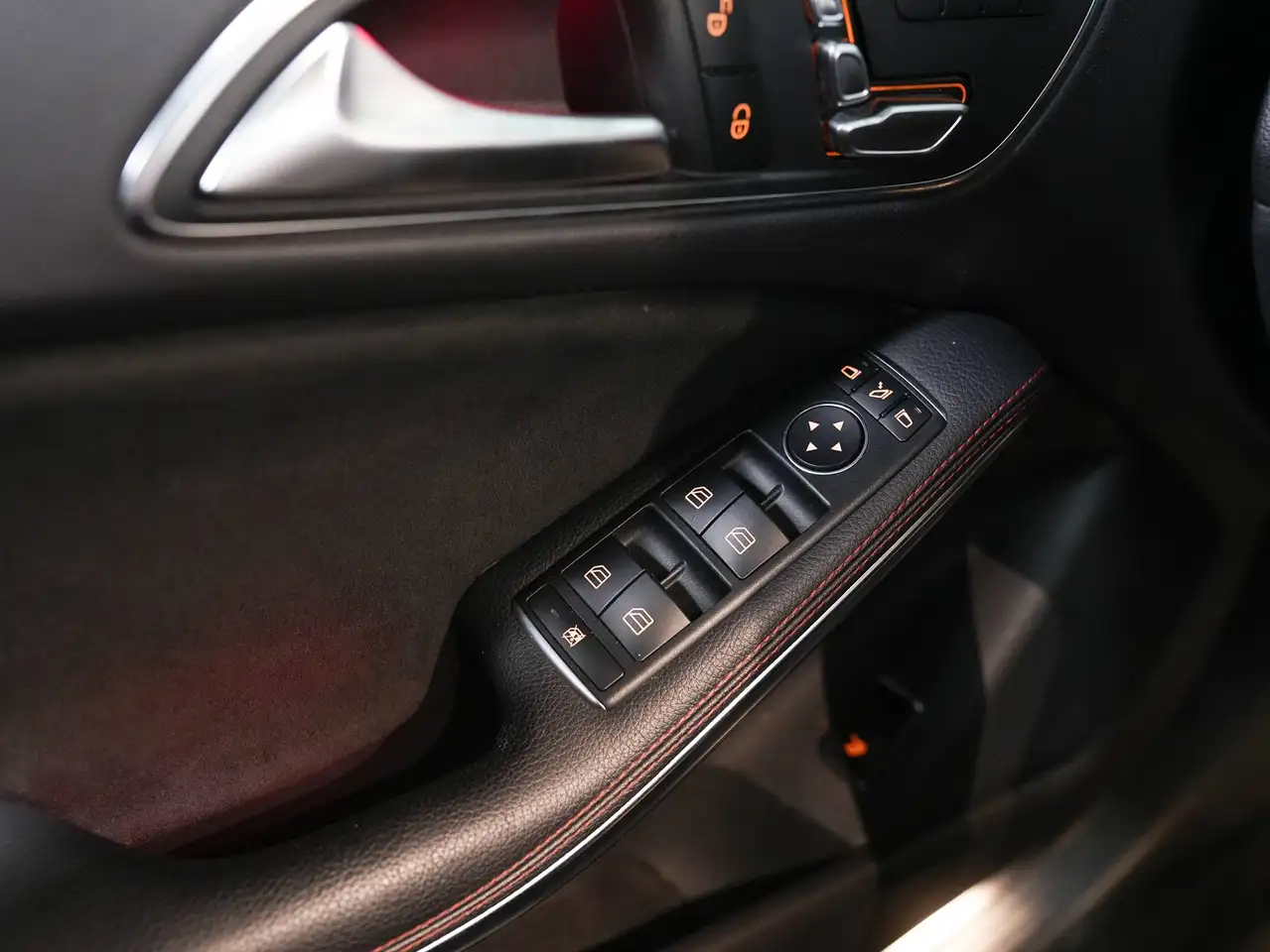Mercedes-Benz CLA снимка Mercedes-Benz CLA