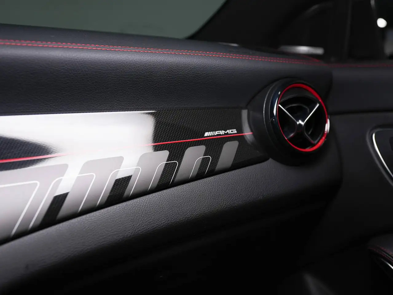 Mercedes-Benz CLA снимка Mercedes-Benz CLA