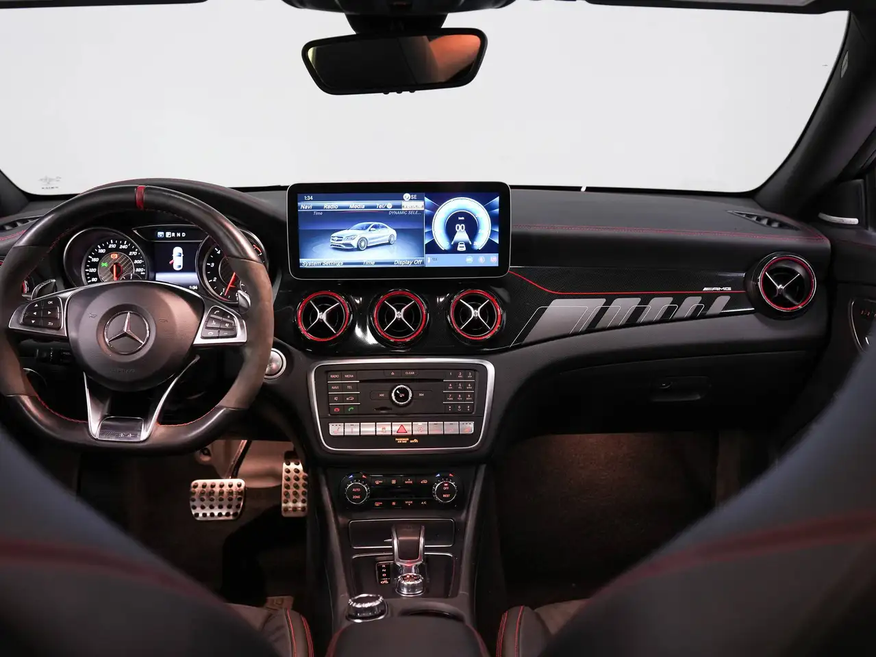 Mercedes-Benz CLA снимка Mercedes-Benz CLA