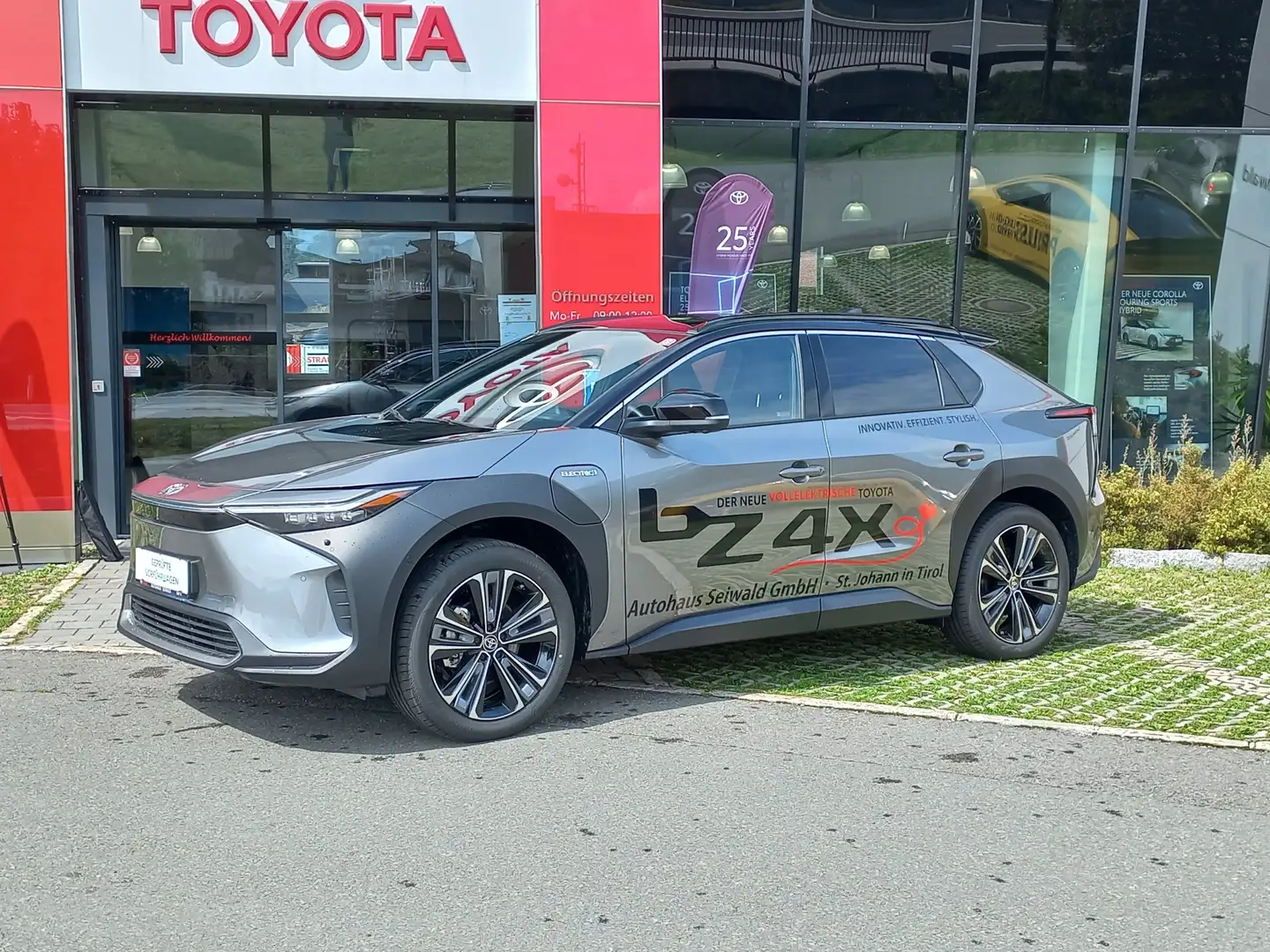 Toyota bZ4X AWD Executive+Stylepaket Plateado - 1