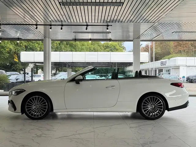 Mercedes-Benz CLE view 3