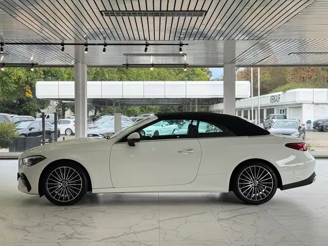 Mercedes-Benz CLE view 4
