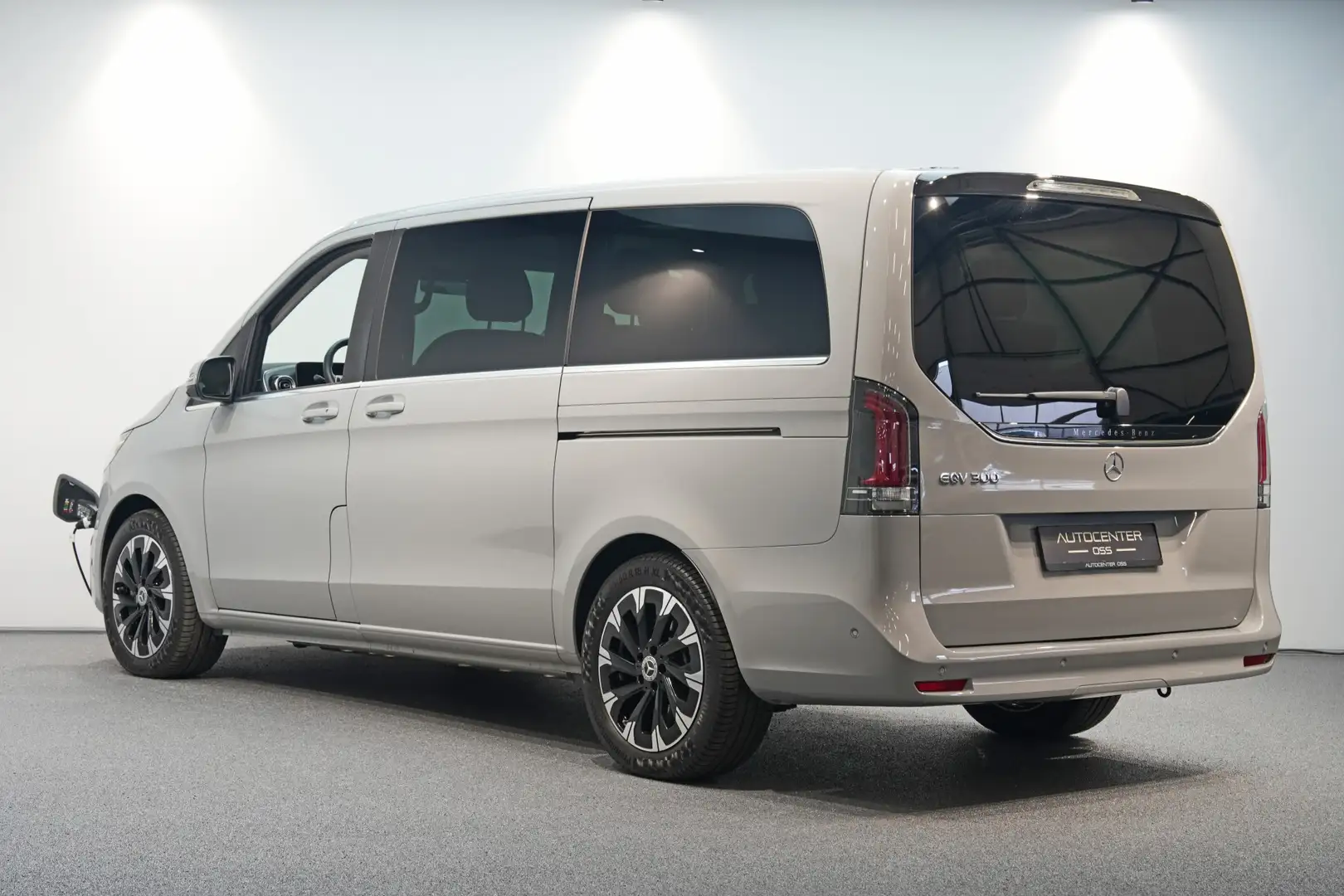 Mercedes-Benz EQV 300 L2 Avantgarde 90 kWh 7 PER. ✅ PANO ✅ BURMESTER ✅ L Grijs - 2