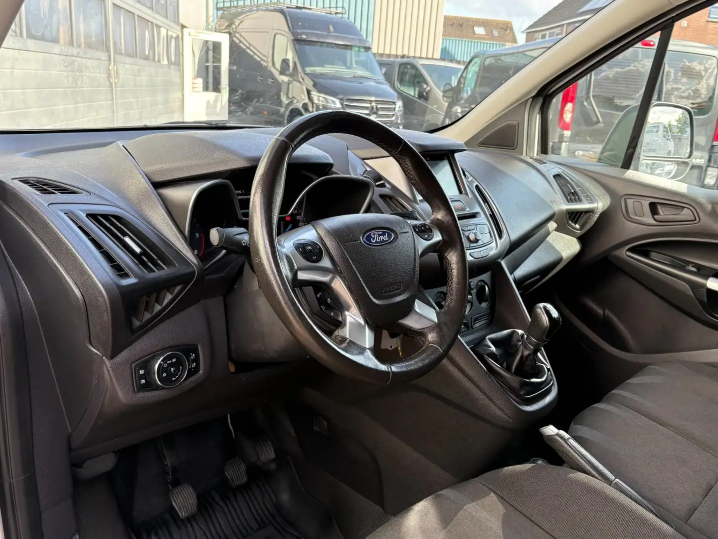 Ford Transit Connect 1.5 TDCI 101pk L2 Navi Camera Airco Cruise 3-pers. Gris - 2