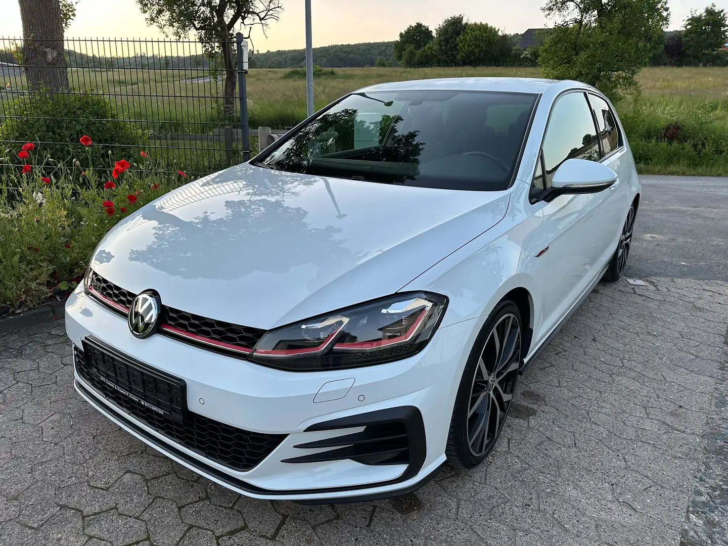 Volkswagen Golf GTI GTI BMT/Start-Stopp LED SW Virtual Cockpit 19 Zoll Weiß - 1