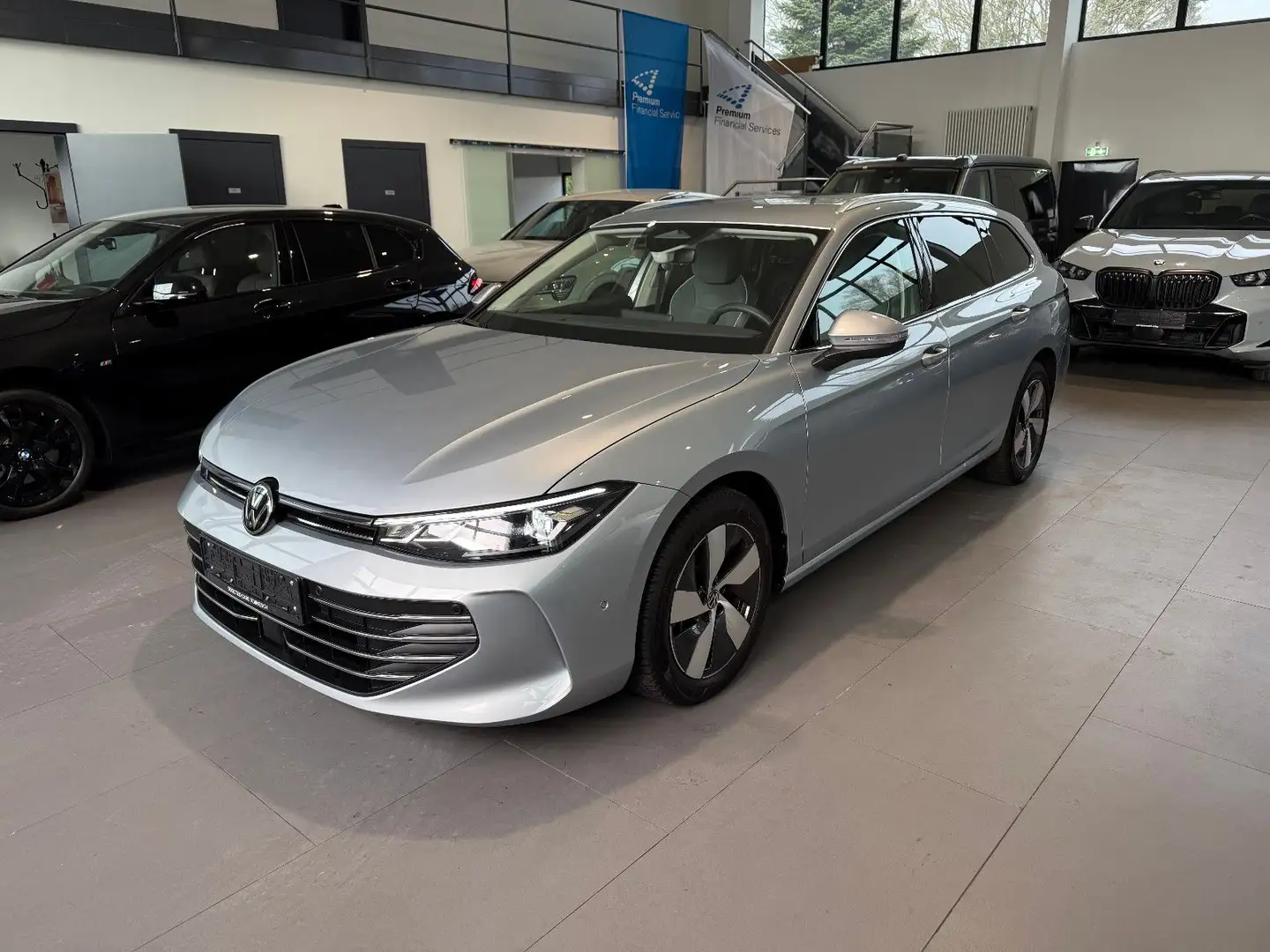 Volkswagen Passat Variant Passat Business 2.0 TDI DSG AID/ACC/LED/360°/AHK Plateado - 1