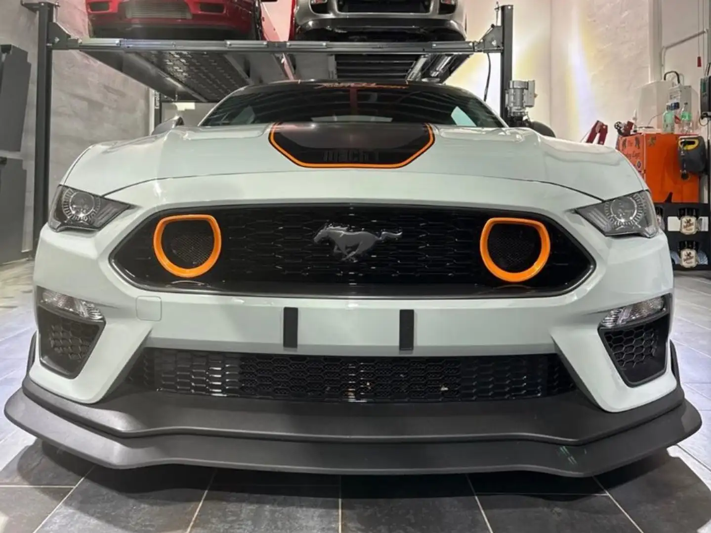 Ford Mustang Mustang Fastback 5.0 Ti-VCT V8 Aut. MACH1 Grijs - 1