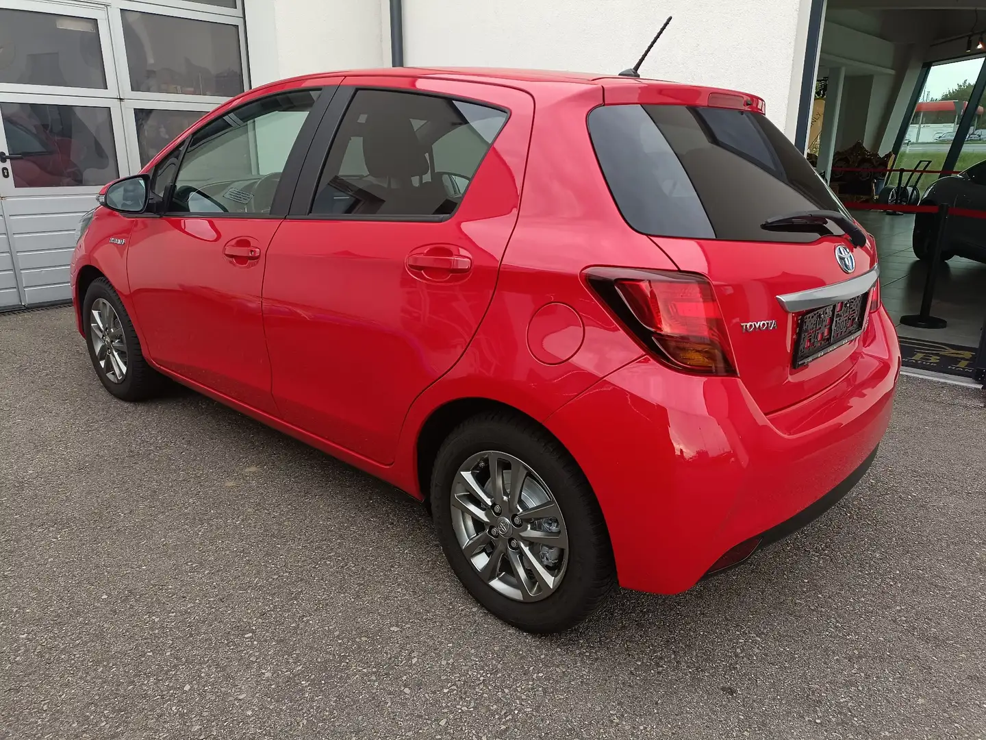 Toyota Yaris 1,5 VVT-i Hybrid Edition45 Rot - 2