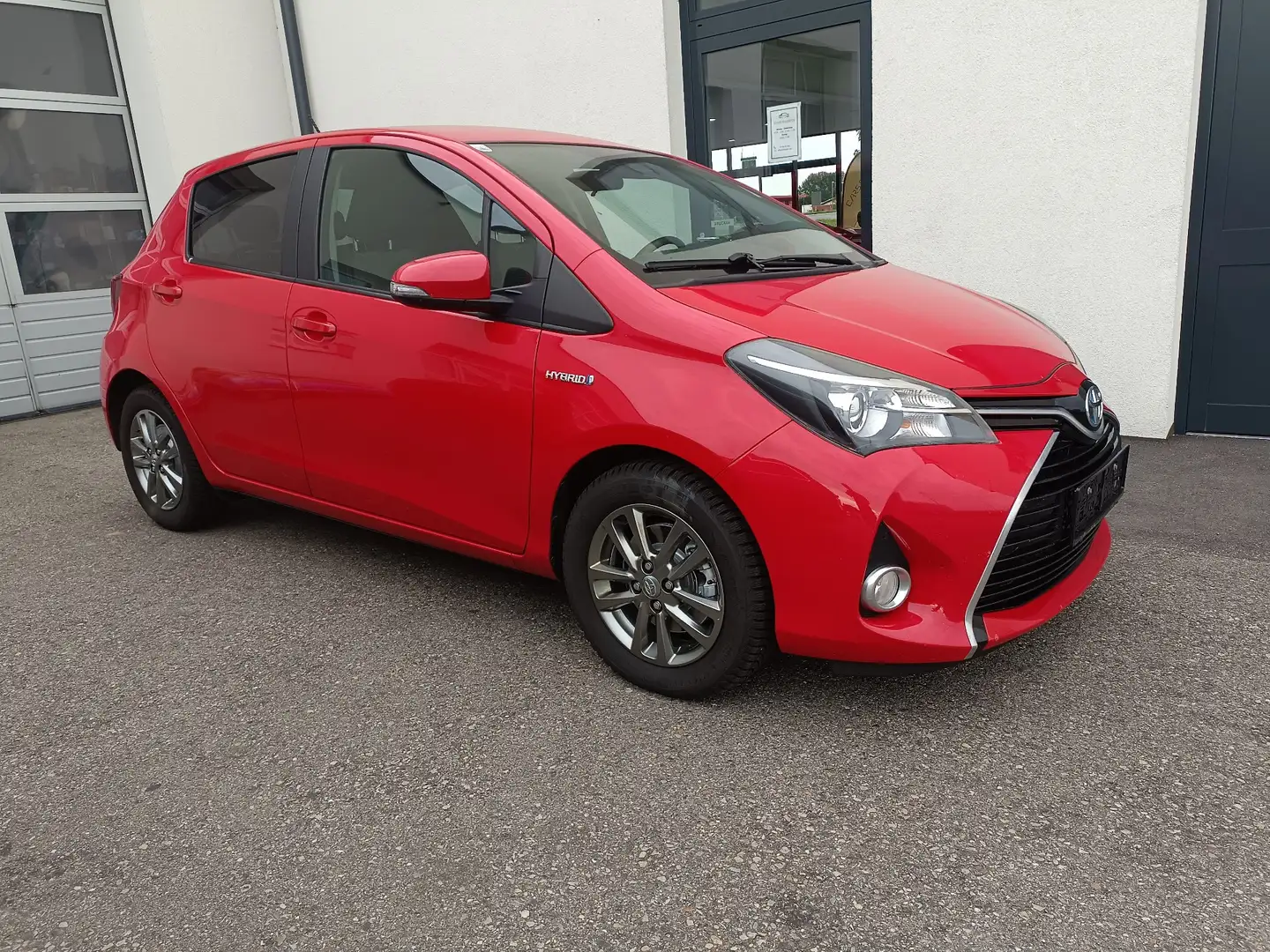 Toyota Yaris 1,5 VVT-i Hybrid Edition45 Rot - 1