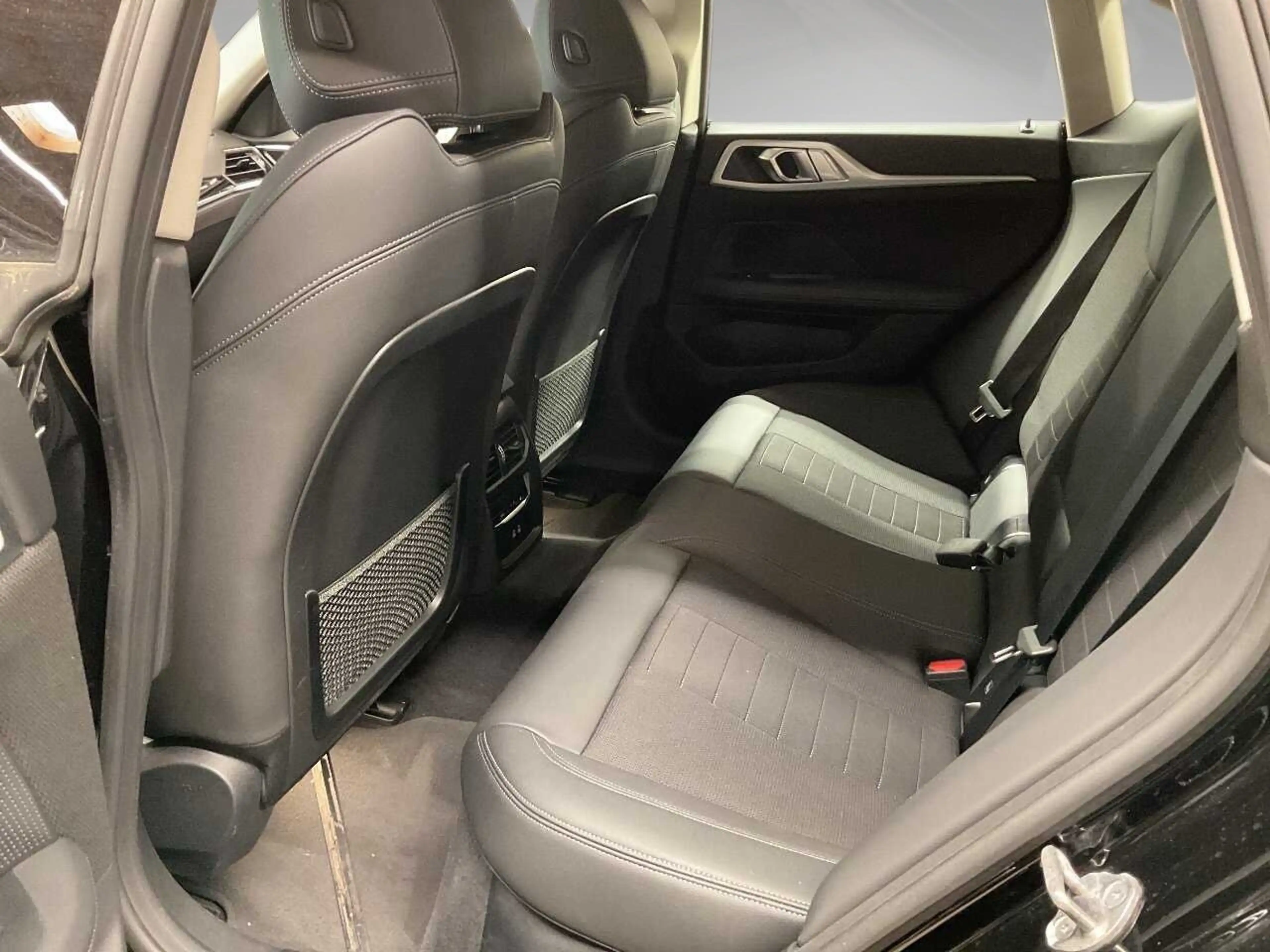 BMW i4 Gran Coupe Gran Coupe eDrive 40 Wide S-Dach — photo 11