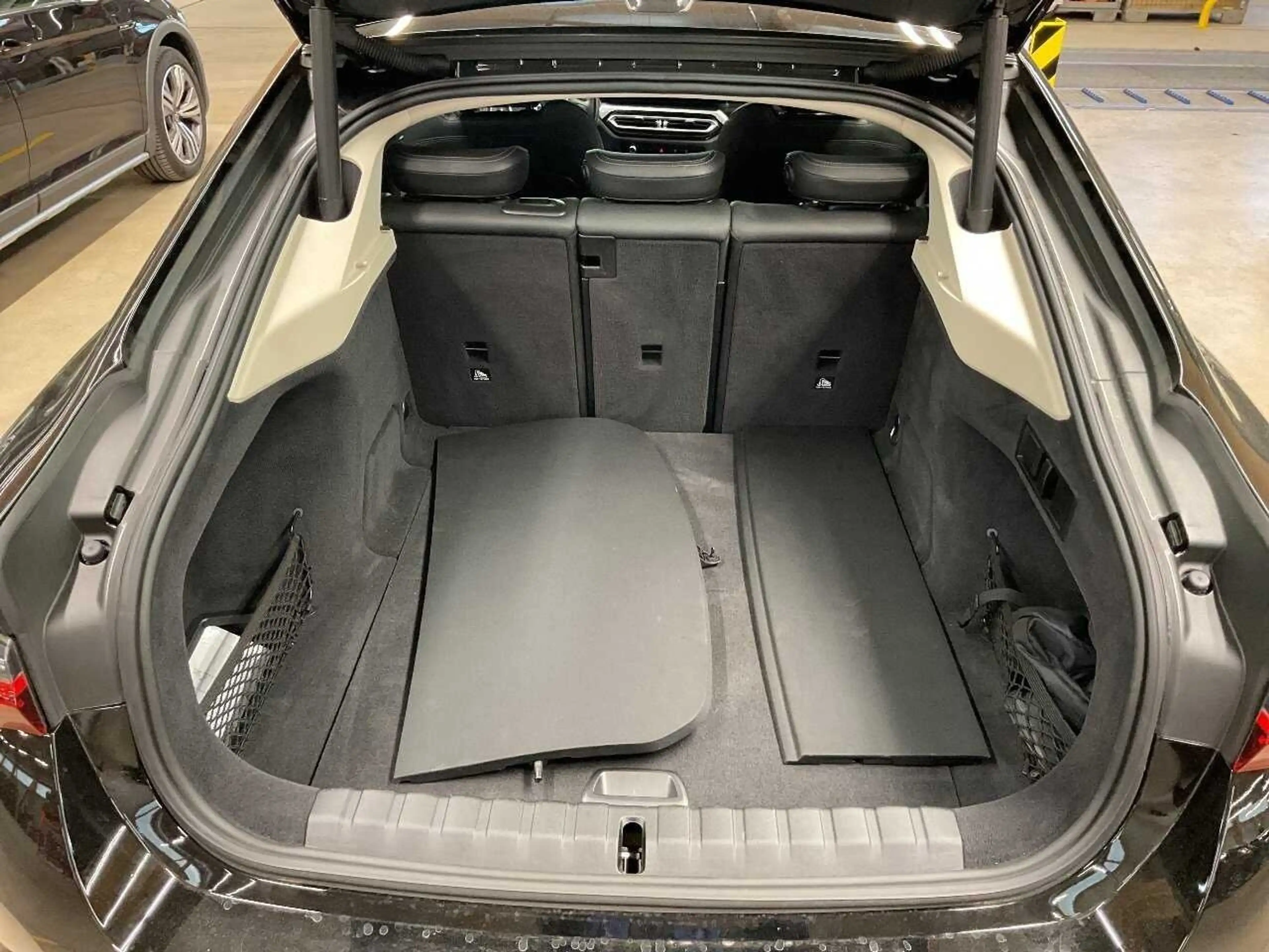 BMW i4 Gran Coupe Gran Coupe eDrive 40 Wide S-Dach — photo 12