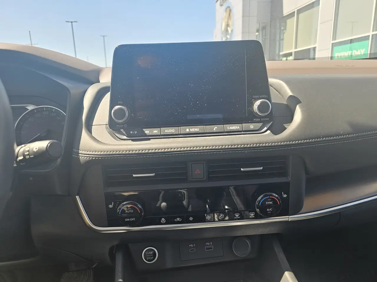 Nissan Rogue снимка Nissan Rogue
