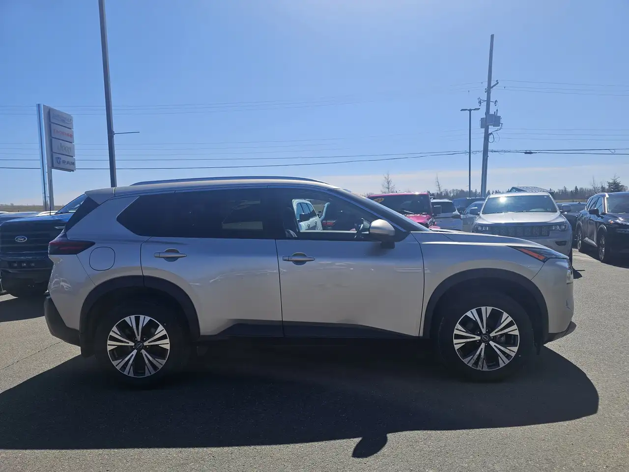 Nissan Rogue снимка Nissan Rogue